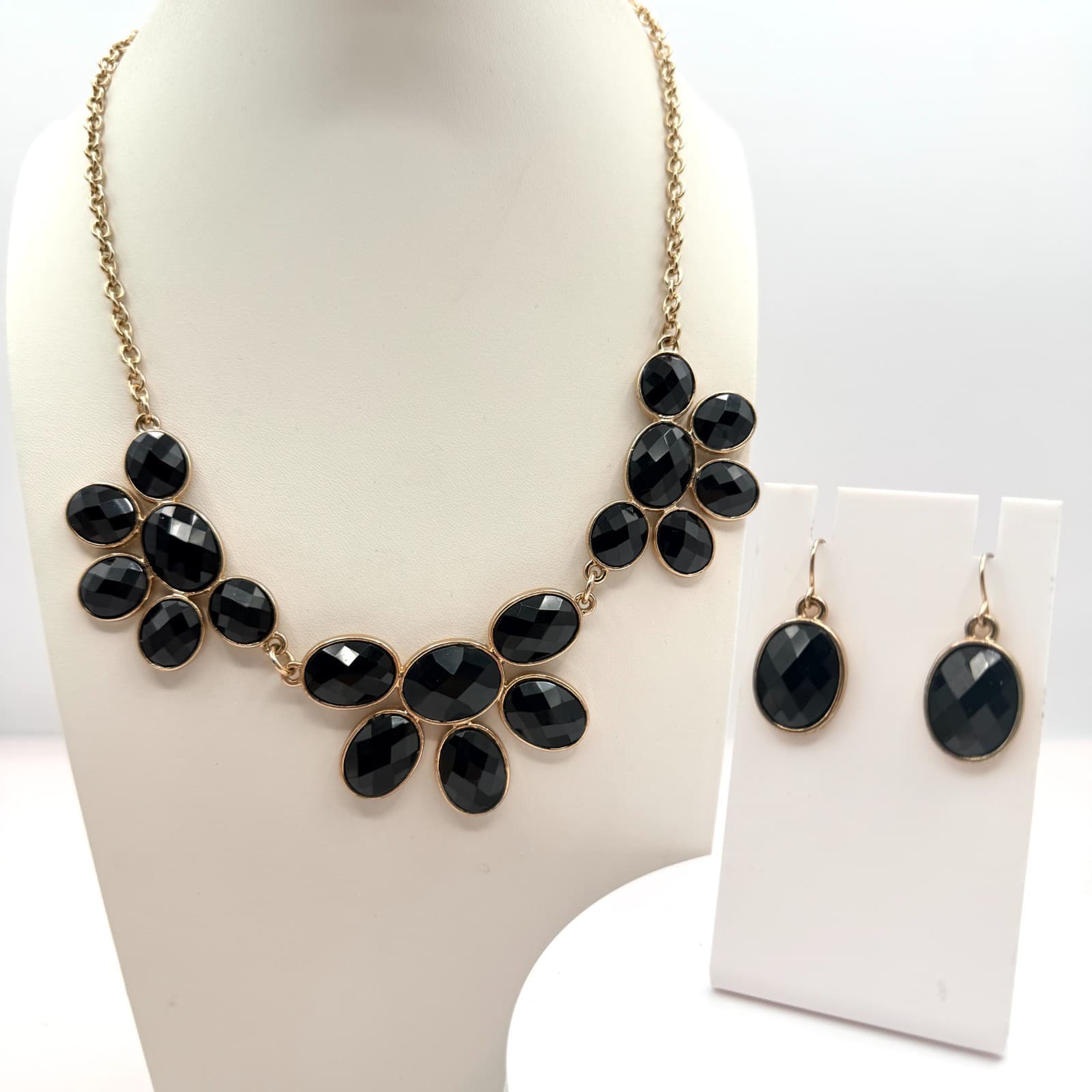 Vintage Gold Tone Black Rhinestone Statement Necklace Drop Earrings Matching Set