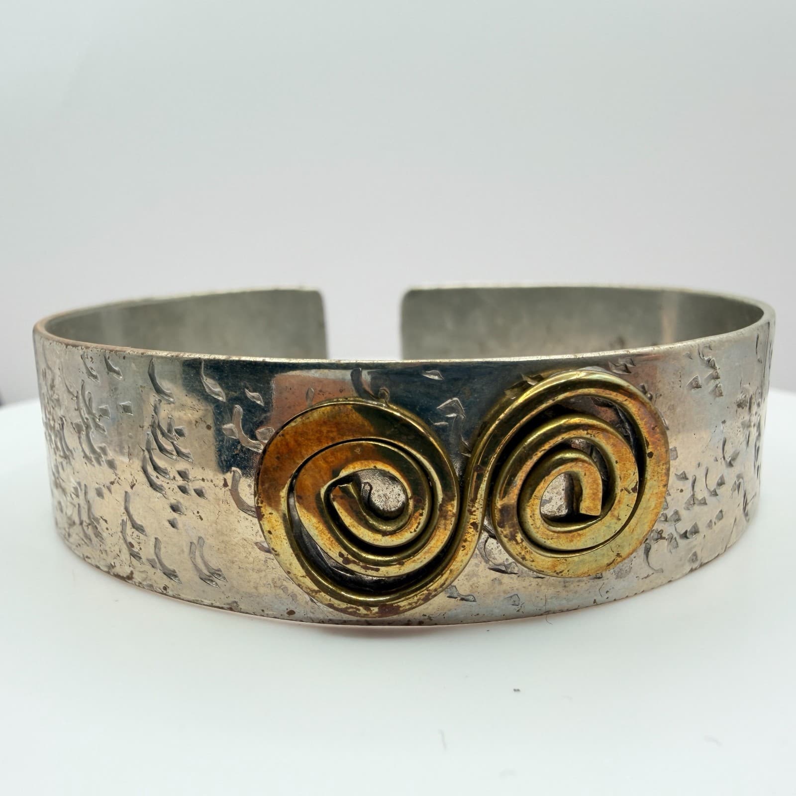 Vintage Silver Tone Two Tone Hammered Cuff Bracelet Brass Swirl Spiral Tribal - Thumbnail 4