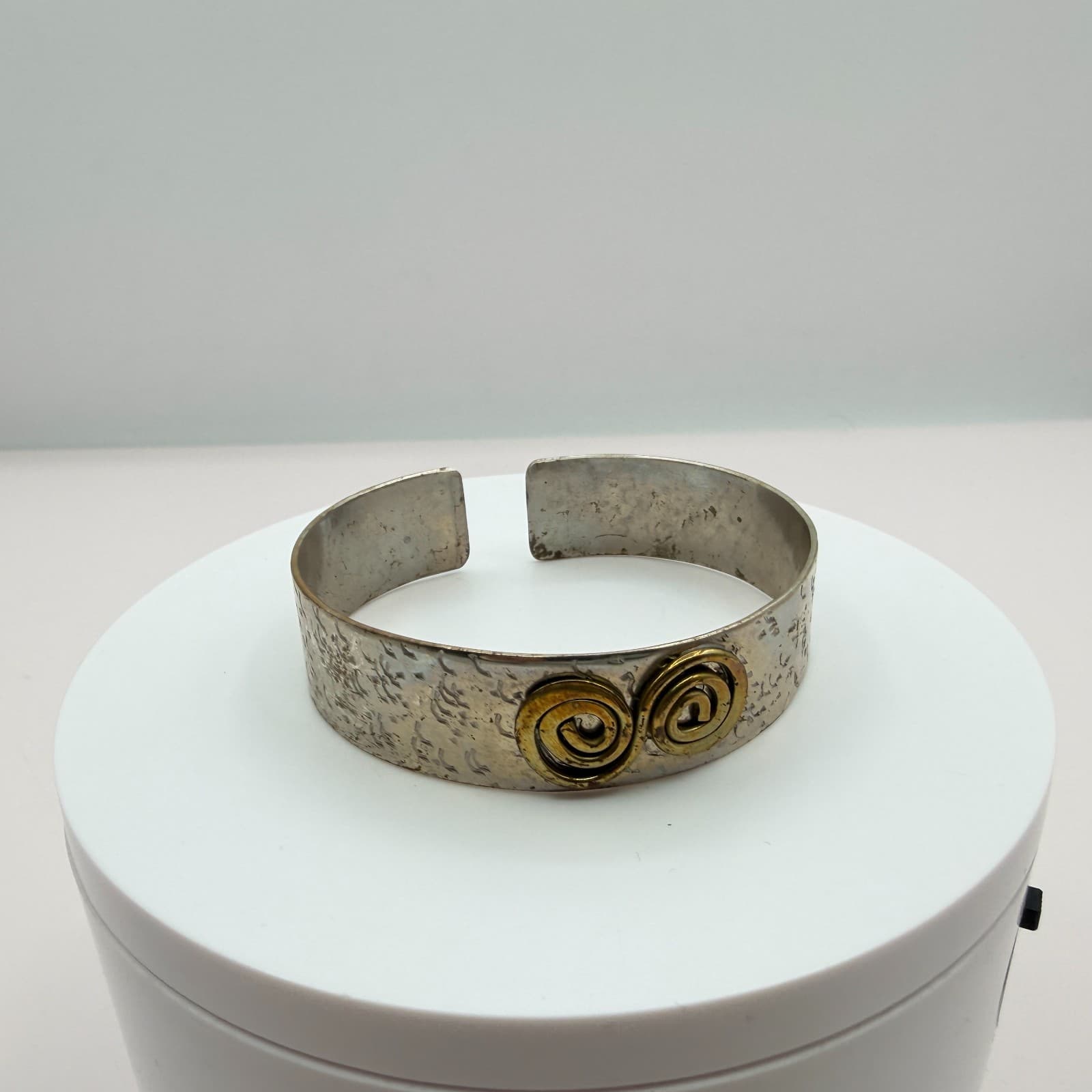 Vintage Silver Tone Two Tone Hammered Cuff Bracelet Brass Swirl Spiral Tribal - Thumbnail 5
