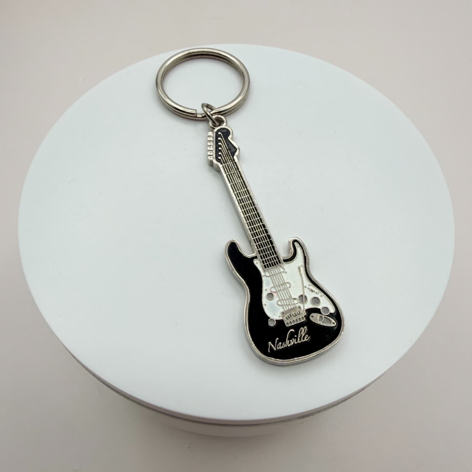 Vintage Silver Tone Nashville Guitar Keychain Black Enamel Souvenir Music Retro - Thumbnail 5