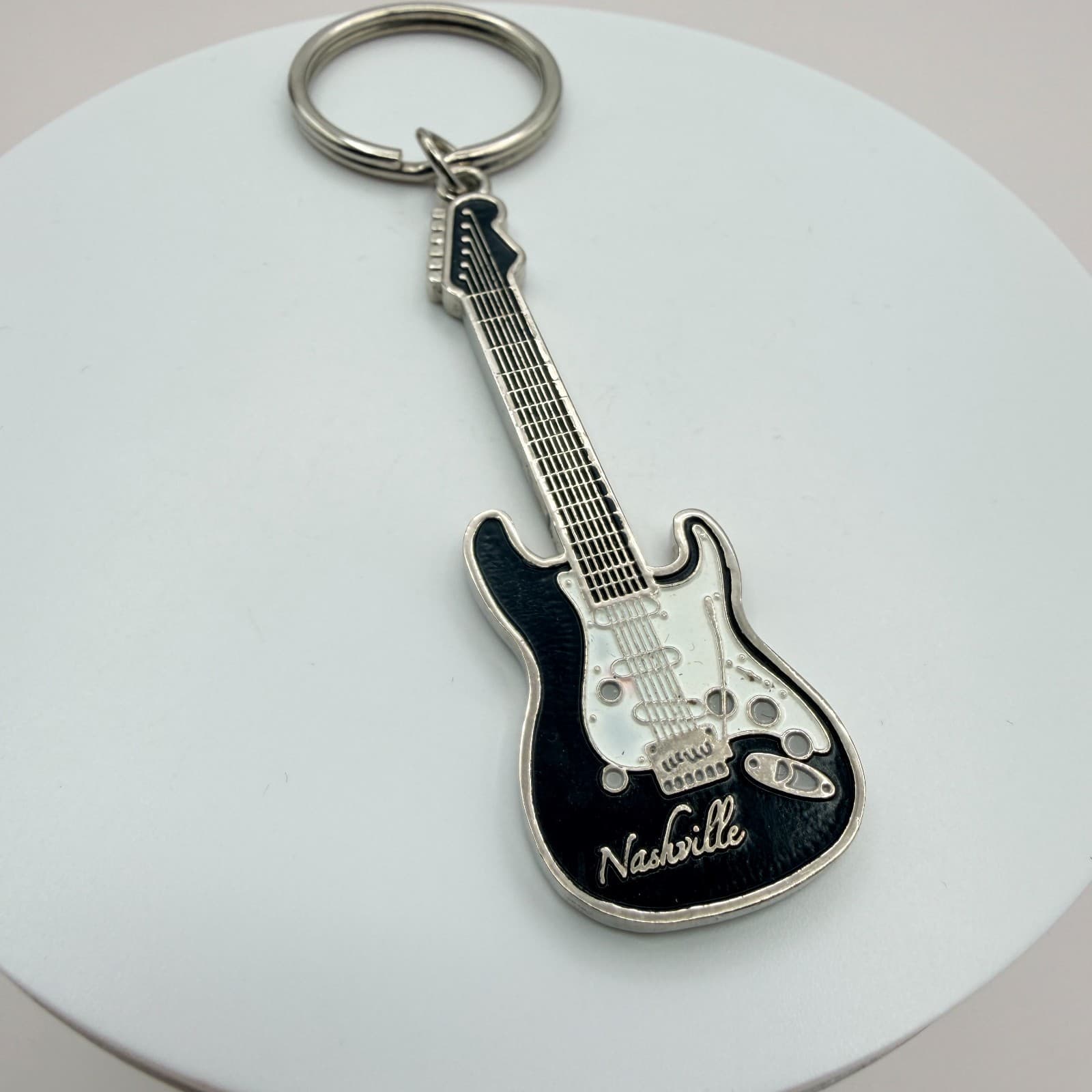 Vintage Silver Tone Nashville Guitar Keychain Black Enamel Souvenir Music Retro - Thumbnail 4