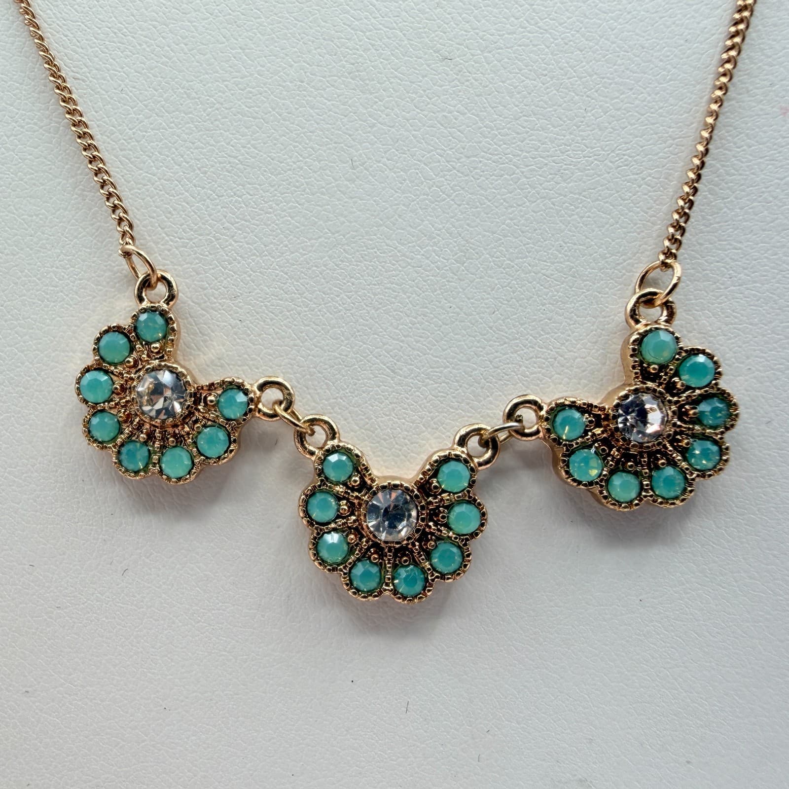 Vintage Gold Tone Triple Scallop Choker Necklace Mint Teal Beaded Rhinestone 90s - Thumbnail 4