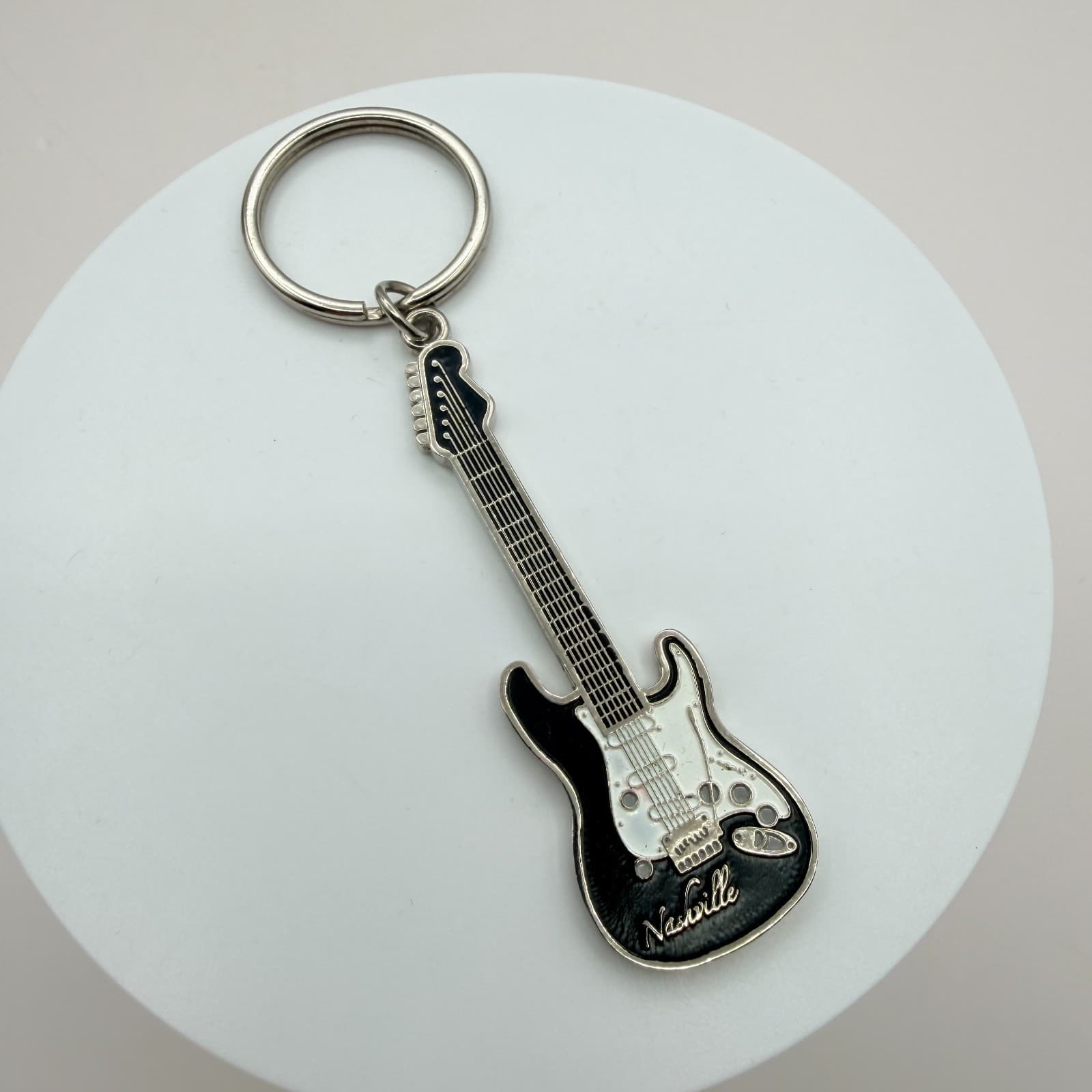 Vintage Silver Tone Nashville Guitar Keychain Black Enamel Souvenir Music Retro - Thumbnail 2