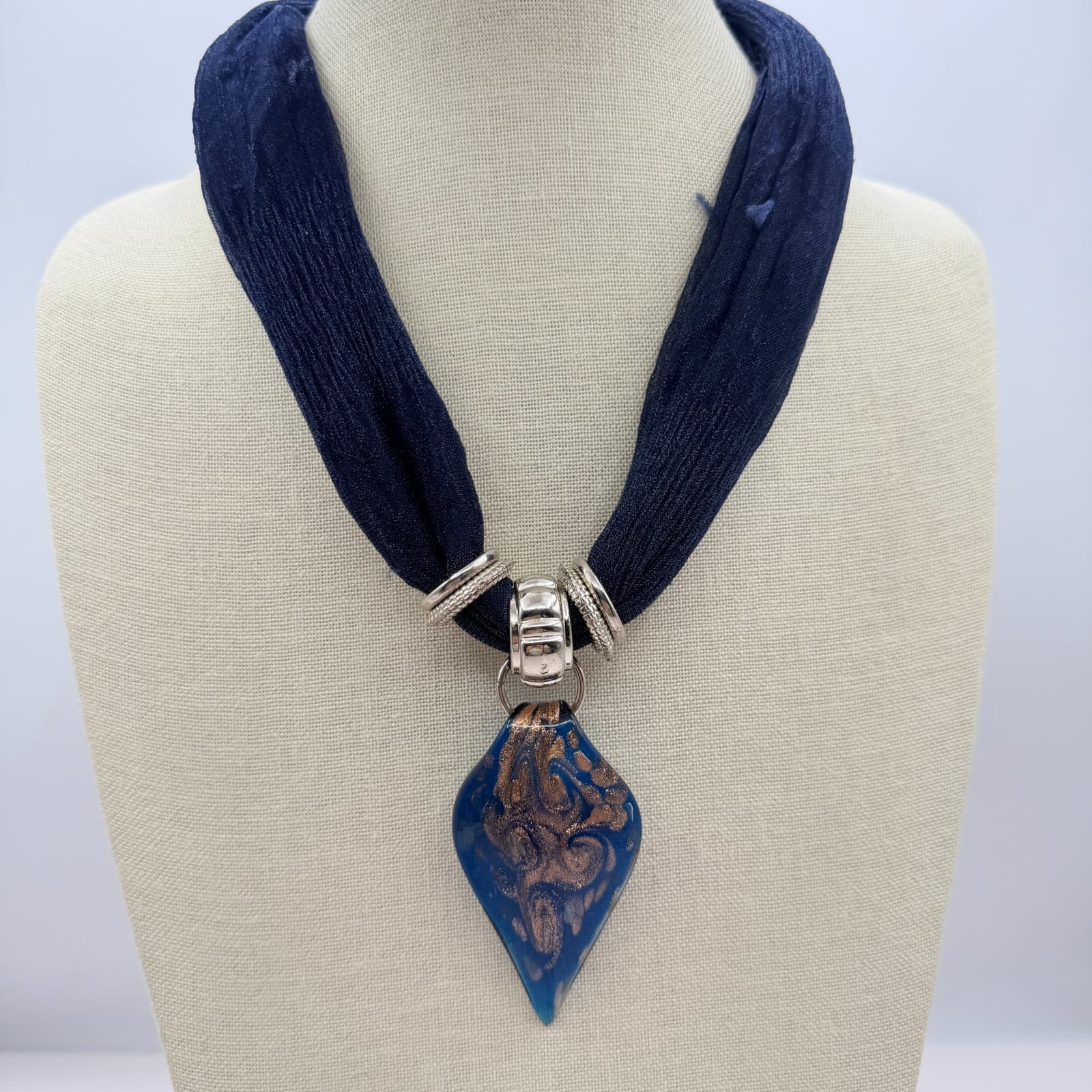 Vintage Silver Tone Blue Art Glass Pendant Necklace Navy Ribbon Scarf Choker 90s - Thumbnail 3