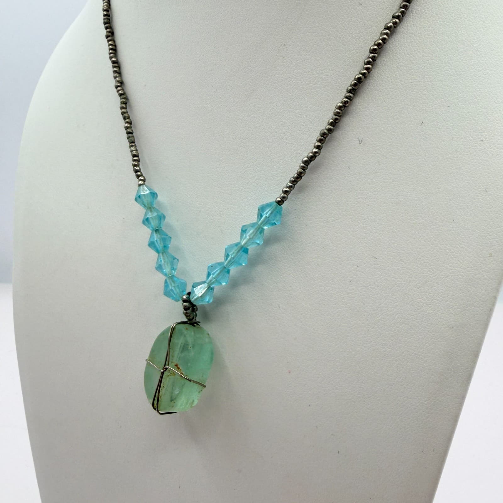 Vintage Silver Tone Wire Wrapped Green Stone Pendant Necklace Light Blue Bead - Thumbnail 6
