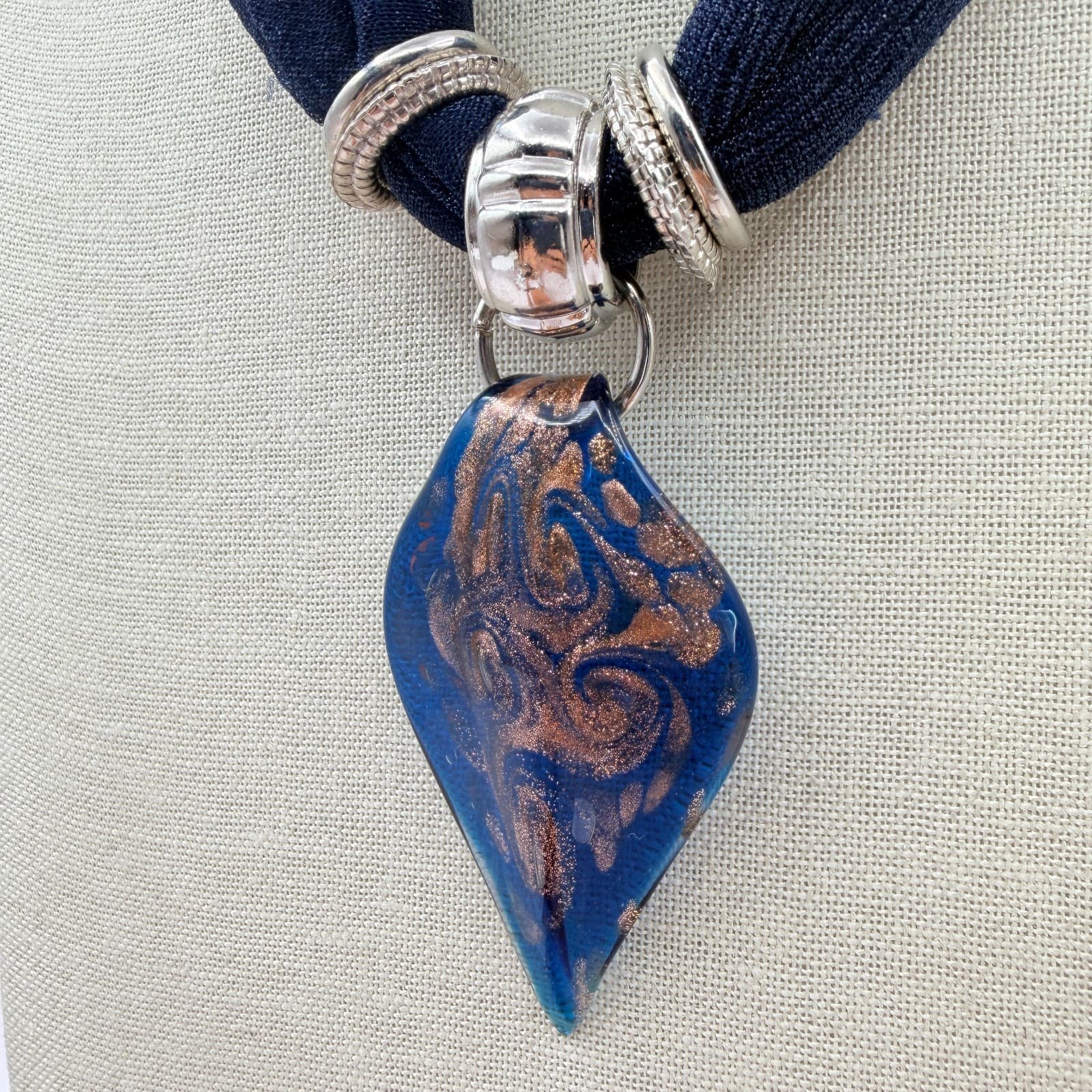 Vintage Silver Tone Blue Art Glass Pendant Necklace Navy Ribbon Scarf Choker 90s - Thumbnail 5