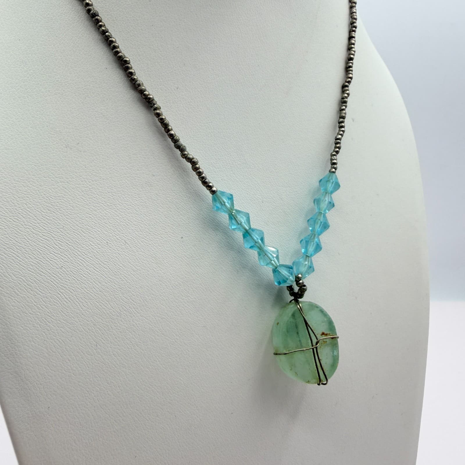 Vintage Silver Tone Wire Wrapped Green Stone Pendant Necklace Light Blue Bead - Thumbnail 5