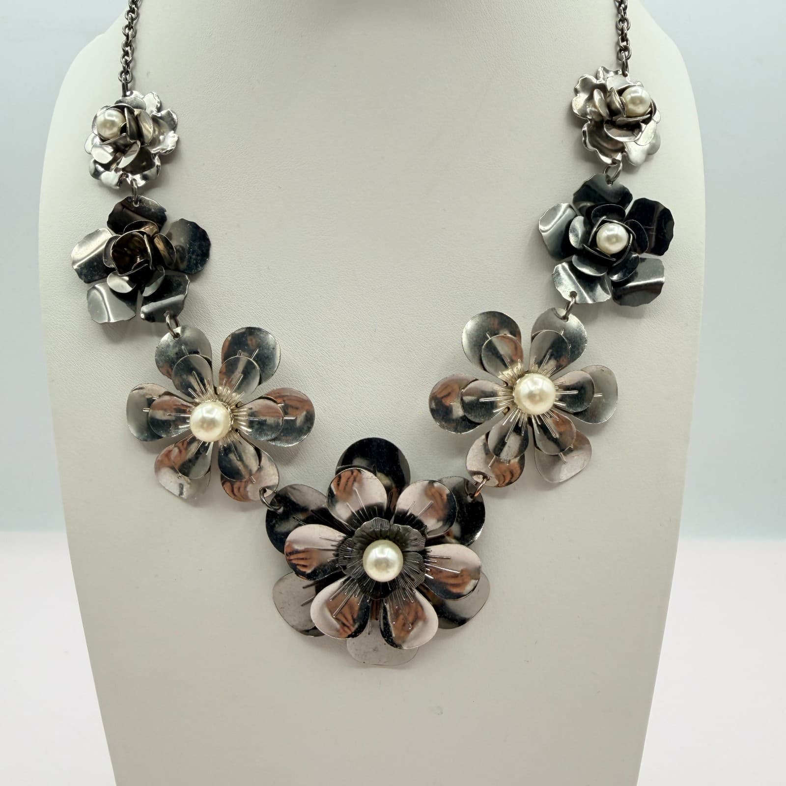 Vintage Silver Tone Floral Bib Necklace Statement Faux Pearl Layered Flower 90s - Thumbnail 2