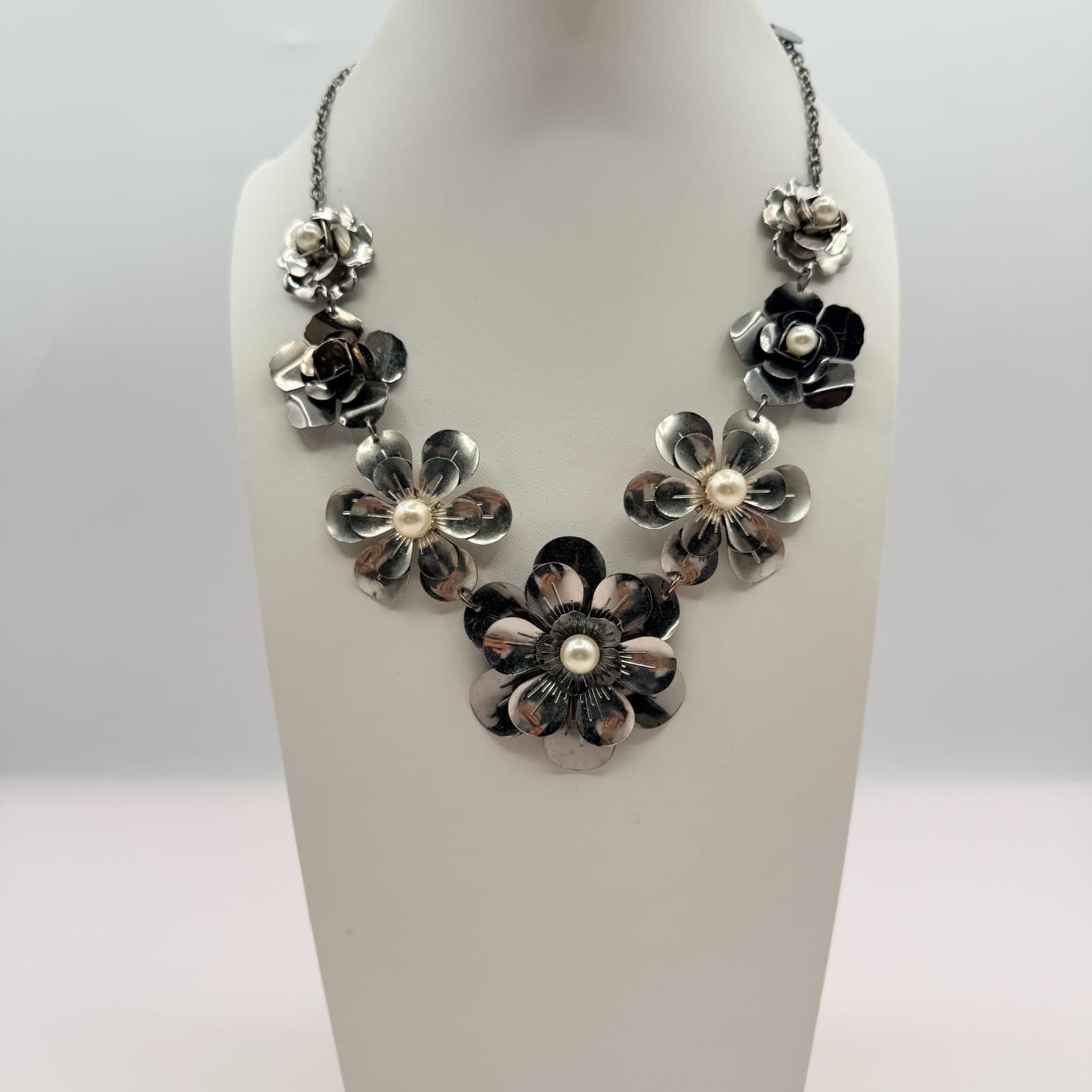 Vintage Silver Tone Floral Bib Necklace Statement Faux Pearl Layered Flower 90s - Thumbnail 5