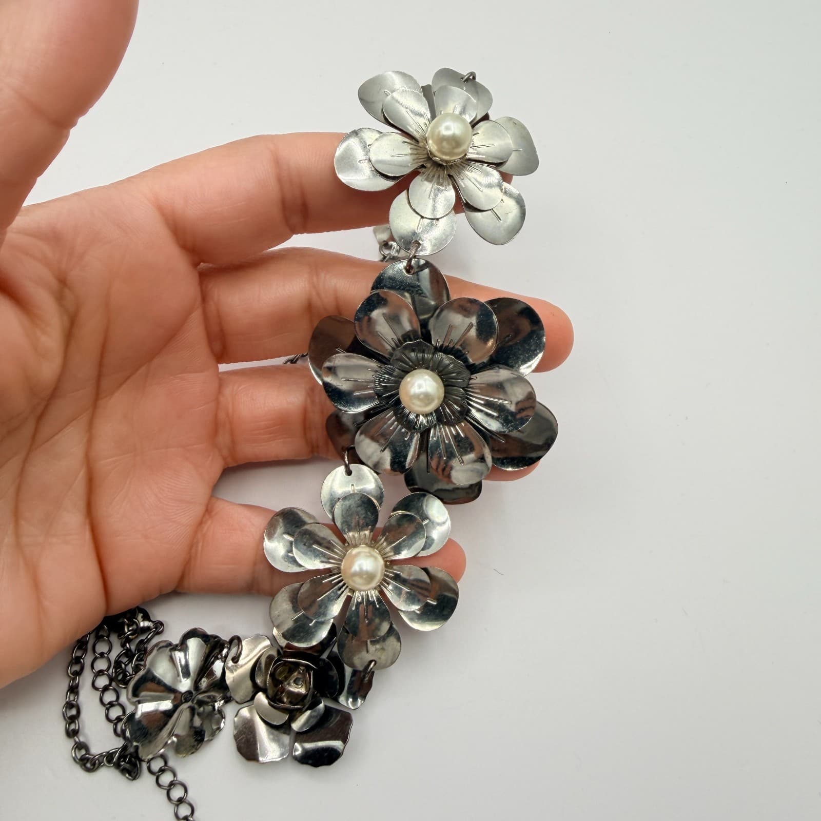 Vintage Silver Tone Floral Bib Necklace Statement Faux Pearl Layered Flower 90s - Thumbnail 8