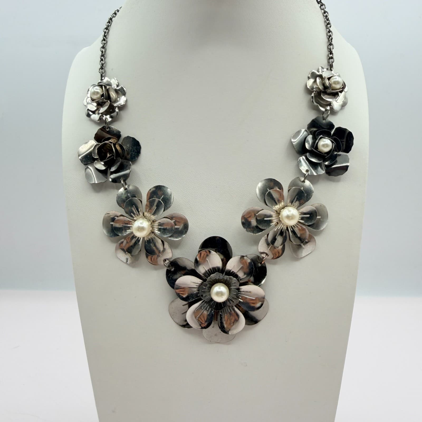 Vintage Silver Tone Floral Bib Necklace Statement Faux Pearl Layered Flower 90s - Thumbnail 4