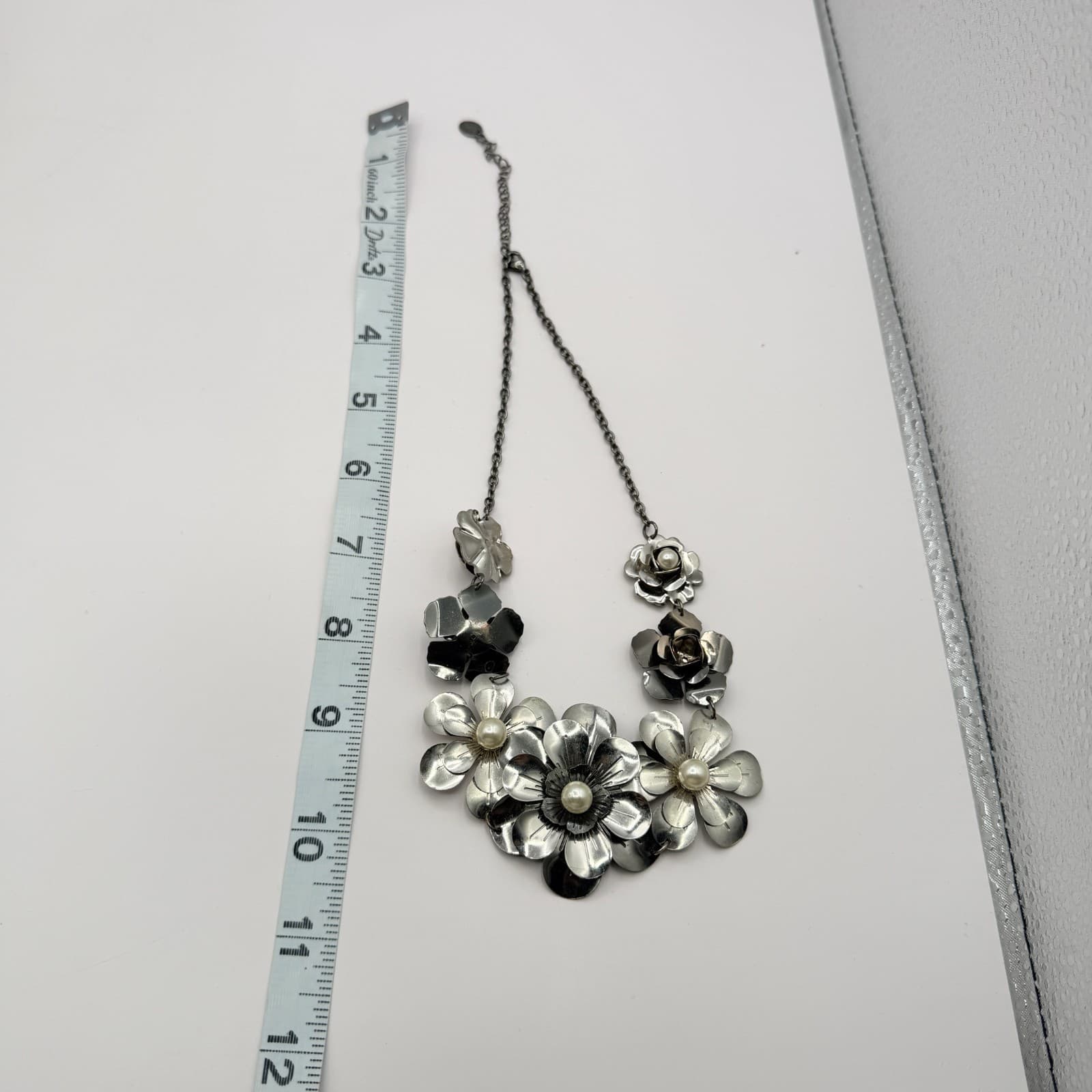 Vintage Silver Tone Floral Bib Necklace Statement Faux Pearl Layered Flower 90s - Thumbnail 9