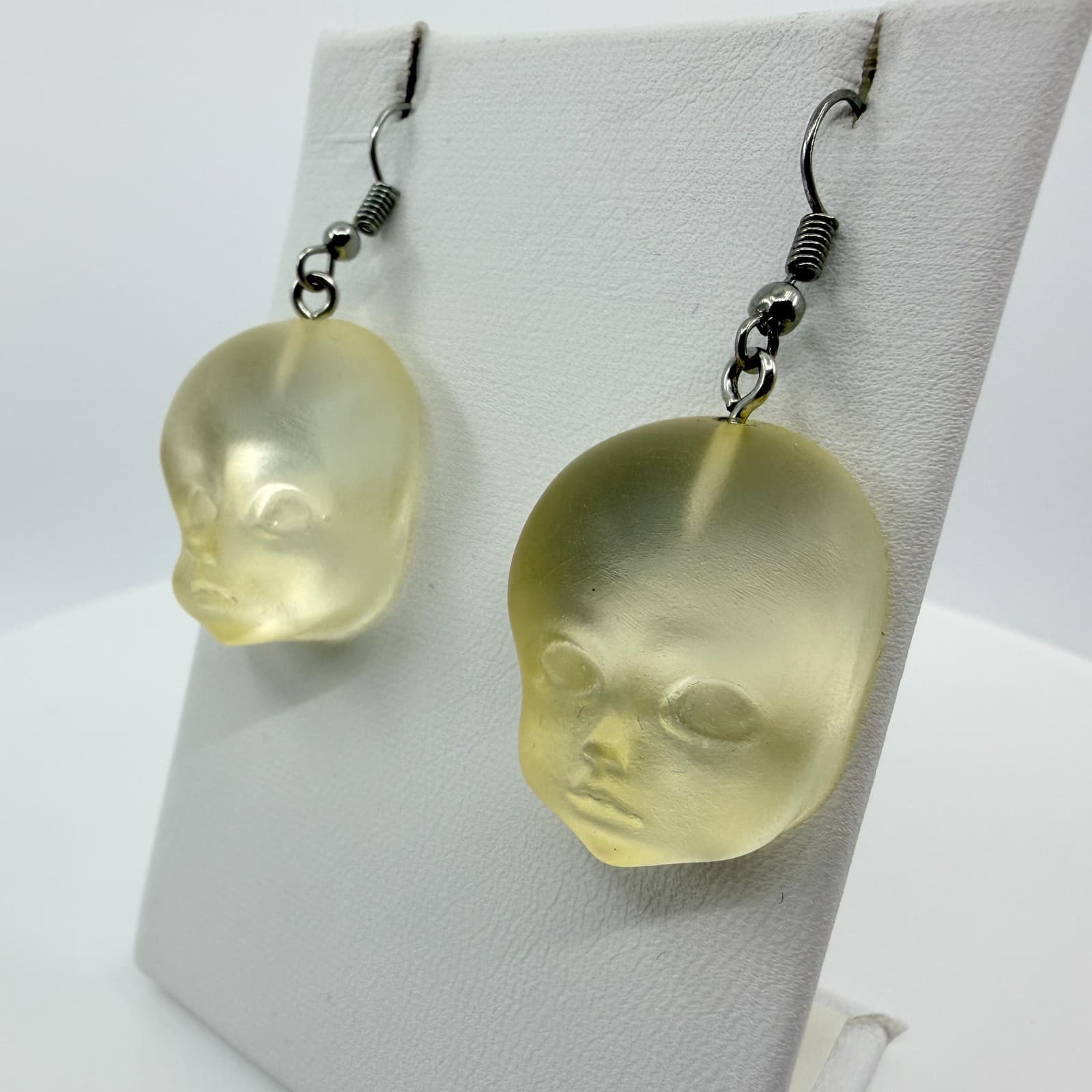 Vintage Doll Head Drop Earrings Yellow Frosted Matte Resin Quirky Weird Goth 90s - Thumbnail 4