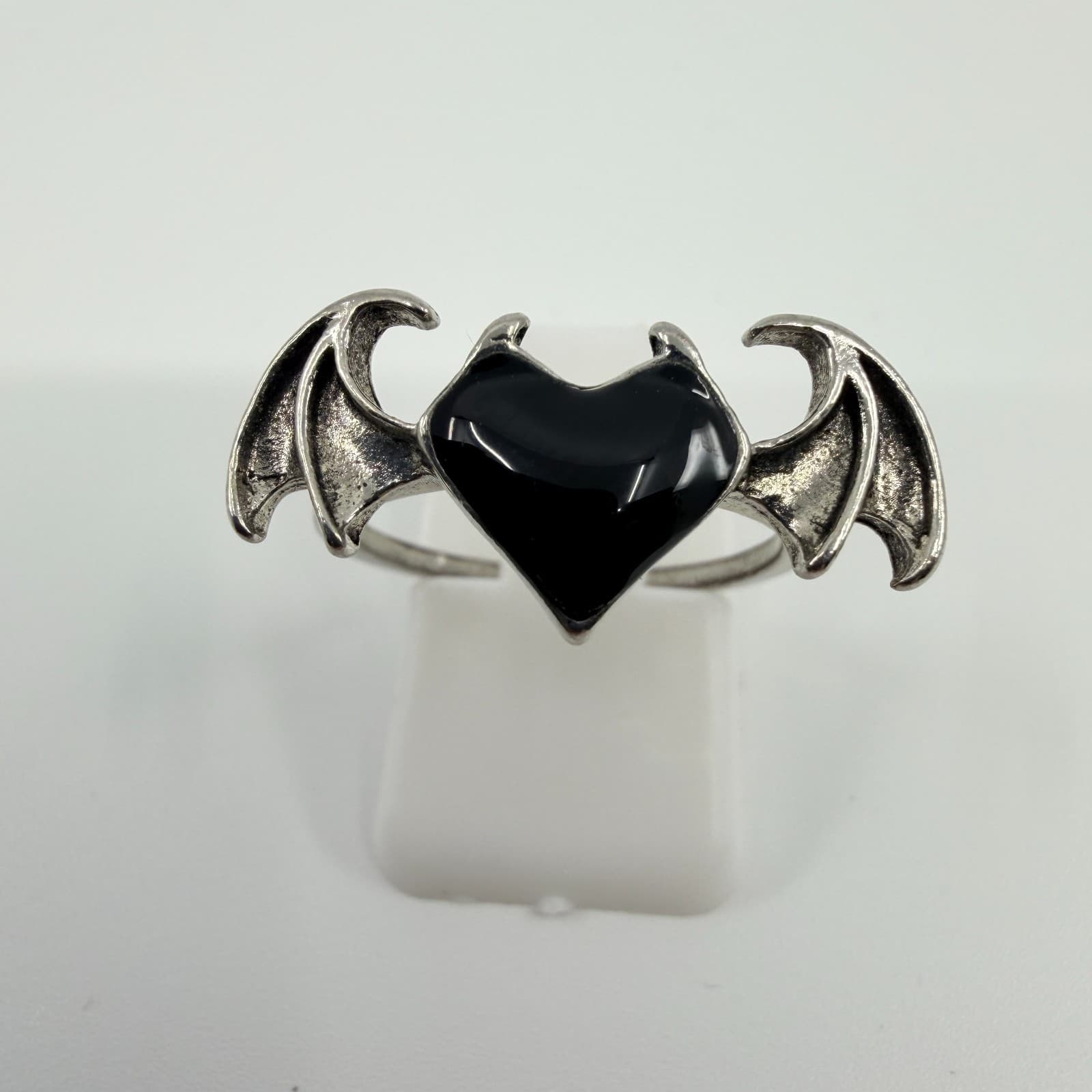 Alchemy Gothic Blacksoul Ring Silver Tone Black Heart Bat Wings Statement Vtg - Thumbnail 2