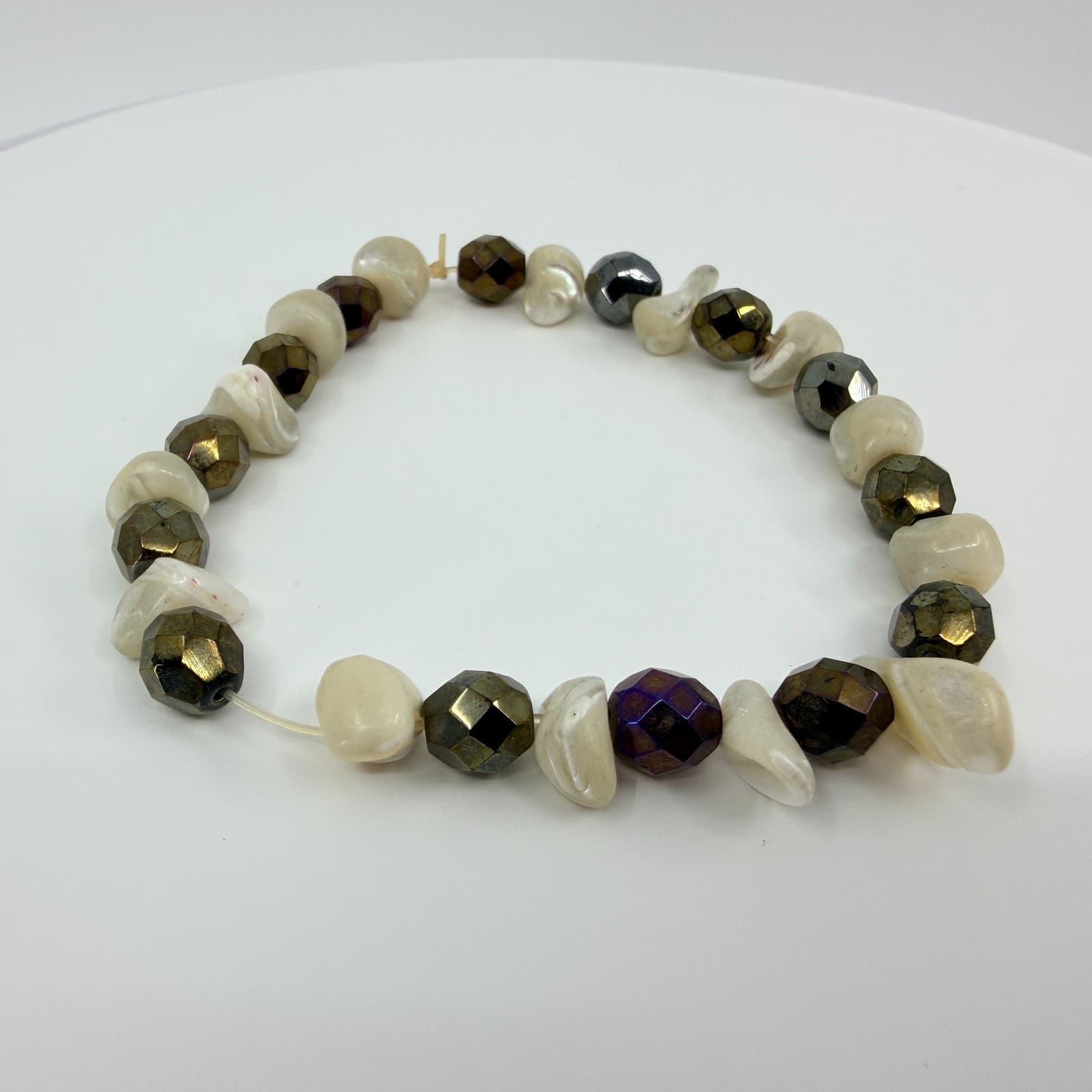 VTG Mother Of Pearl Shell Bracelet Stretch Strand Nugget Metallic Faceted Glass - Thumbnail 6