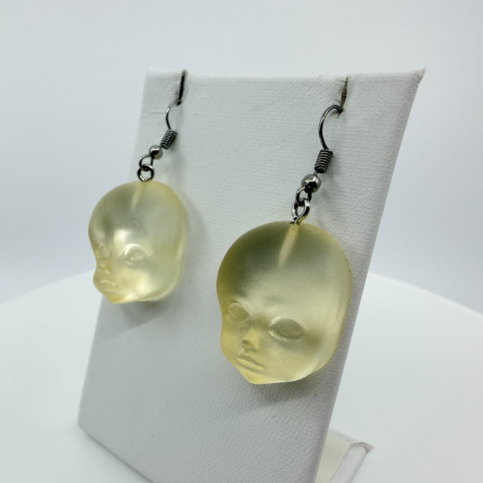 Vintage Doll Head Drop Earrings Yellow Frosted Matte Resin Quirky Weird Goth 90s - Thumbnail 5