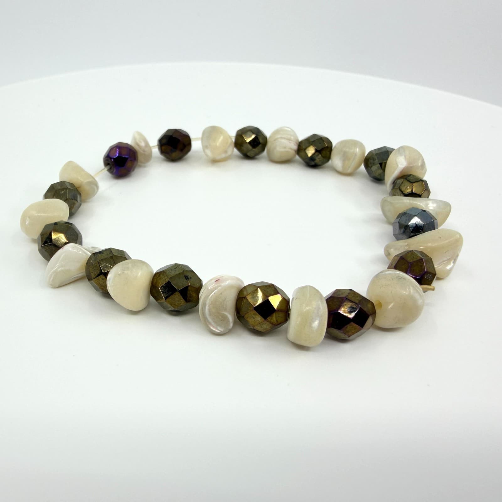 VTG Mother Of Pearl Shell Bracelet Stretch Strand Nugget Metallic Faceted Glass
