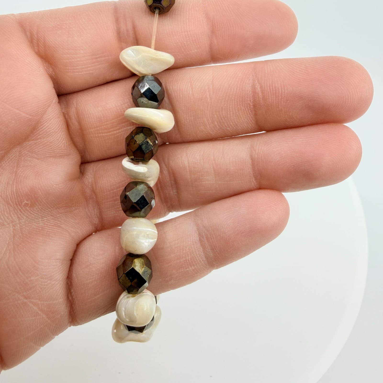 VTG Mother Of Pearl Shell Bracelet Stretch Strand Nugget Metallic Faceted Glass - Thumbnail 8