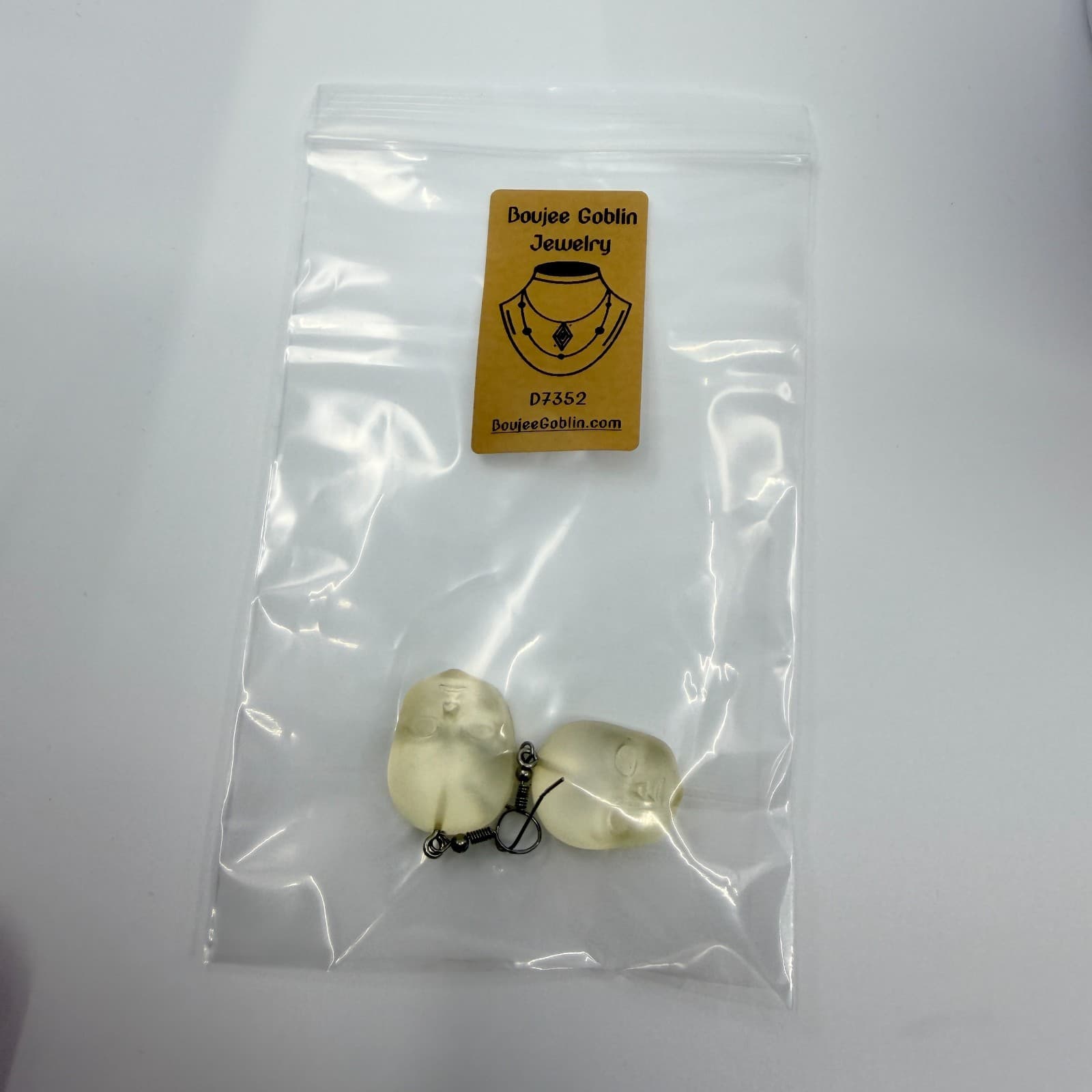 Vintage Doll Head Drop Earrings Yellow Frosted Matte Resin Quirky Weird Goth 90s - Thumbnail 8