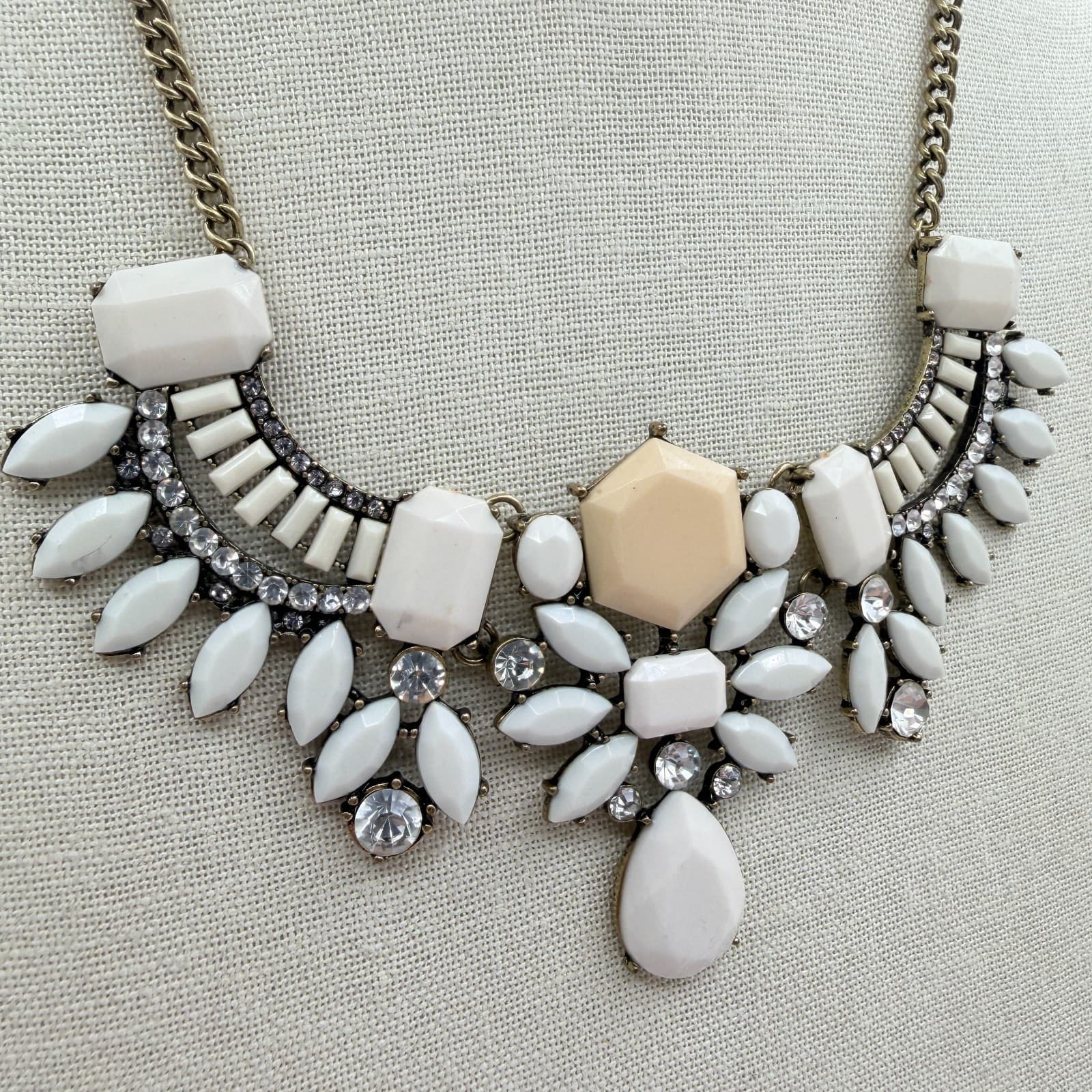 Vintage White Statement Necklace Resin Stone Collage Cluster Bib Gold Tone Y2K - Thumbnail 5