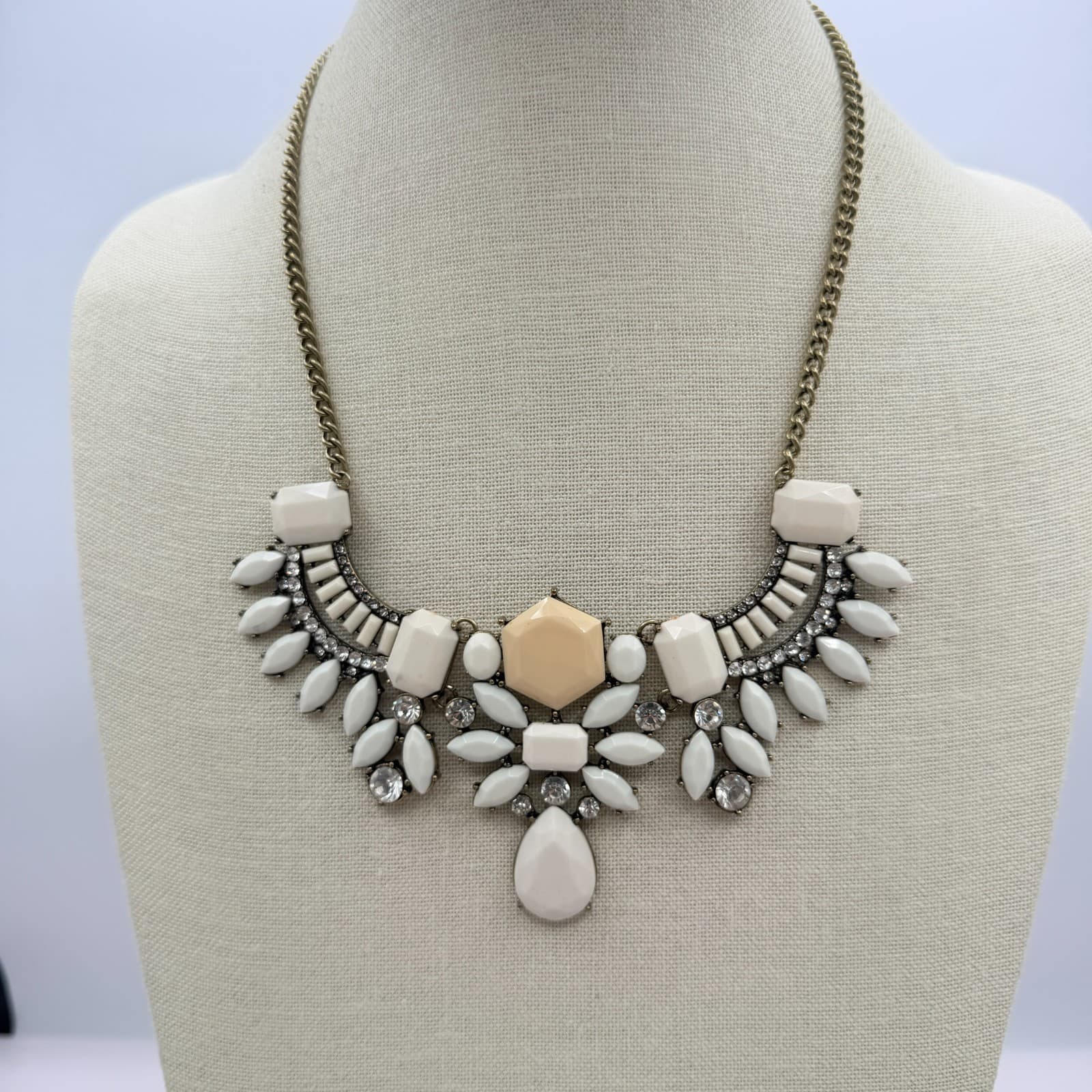 Vintage White Statement Necklace Resin Stone Collage Cluster Bib Gold Tone Y2K - Thumbnail 8