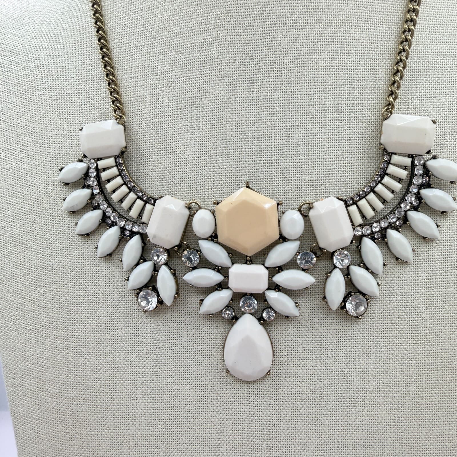Vintage White Statement Necklace Resin Stone Collage Cluster Bib Gold Tone Y2K - Thumbnail 7