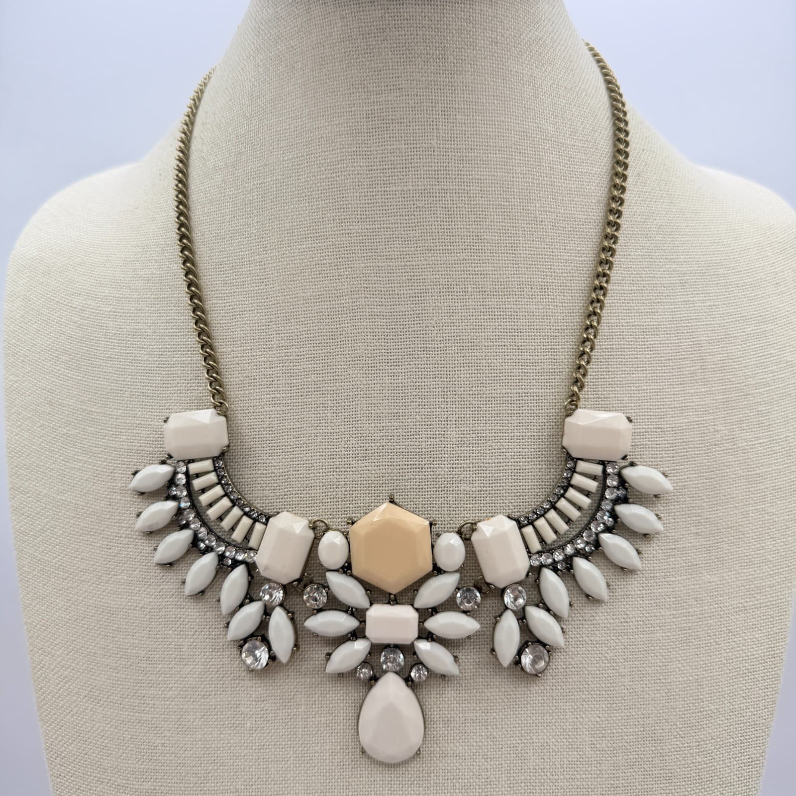 Vintage White Statement Necklace Resin Stone Collage Cluster Bib Gold Tone Y2K - Thumbnail 4
