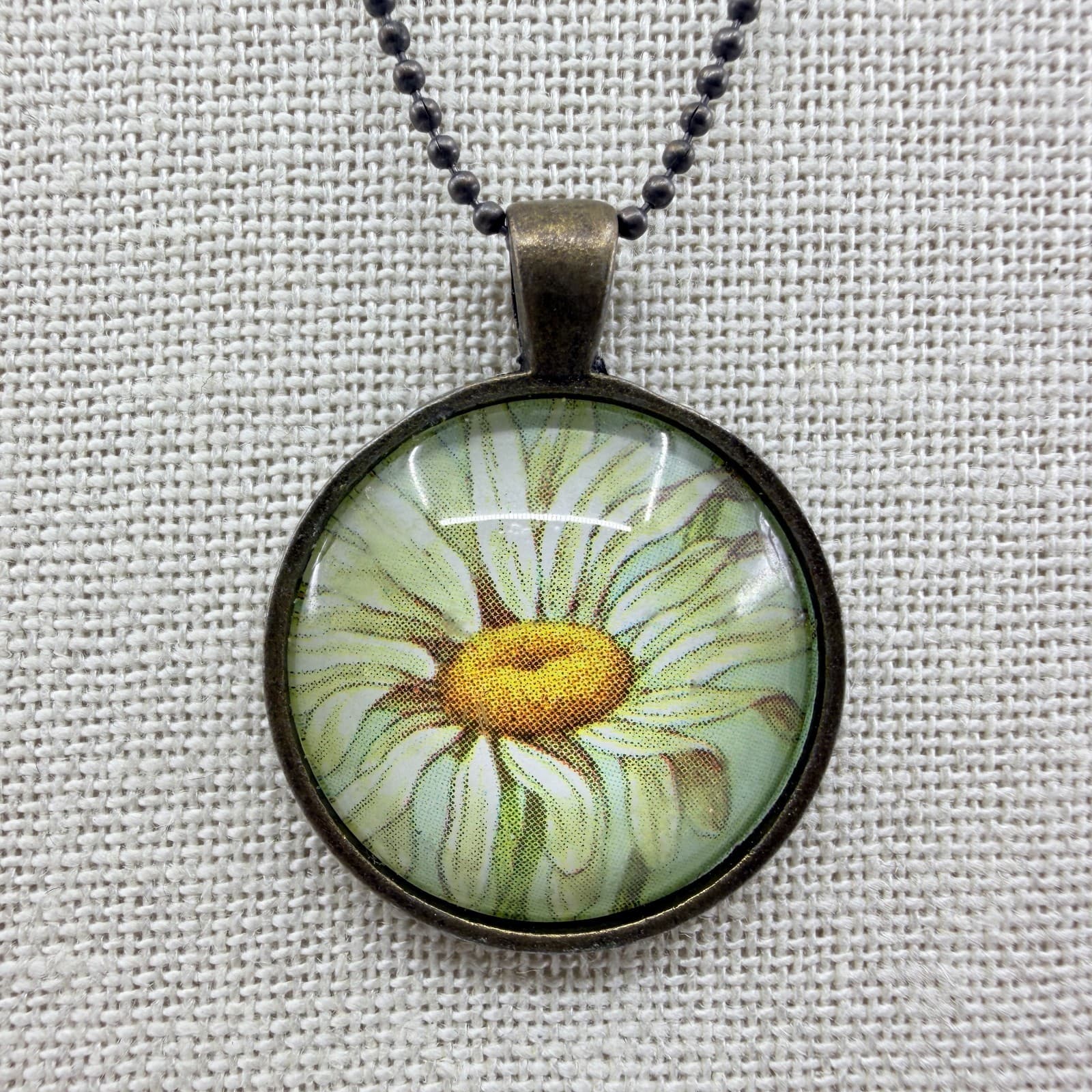 VTG Antique Bronze Tone Daisy Flower Pendant Necklace Glass Cabochon Boho Retro