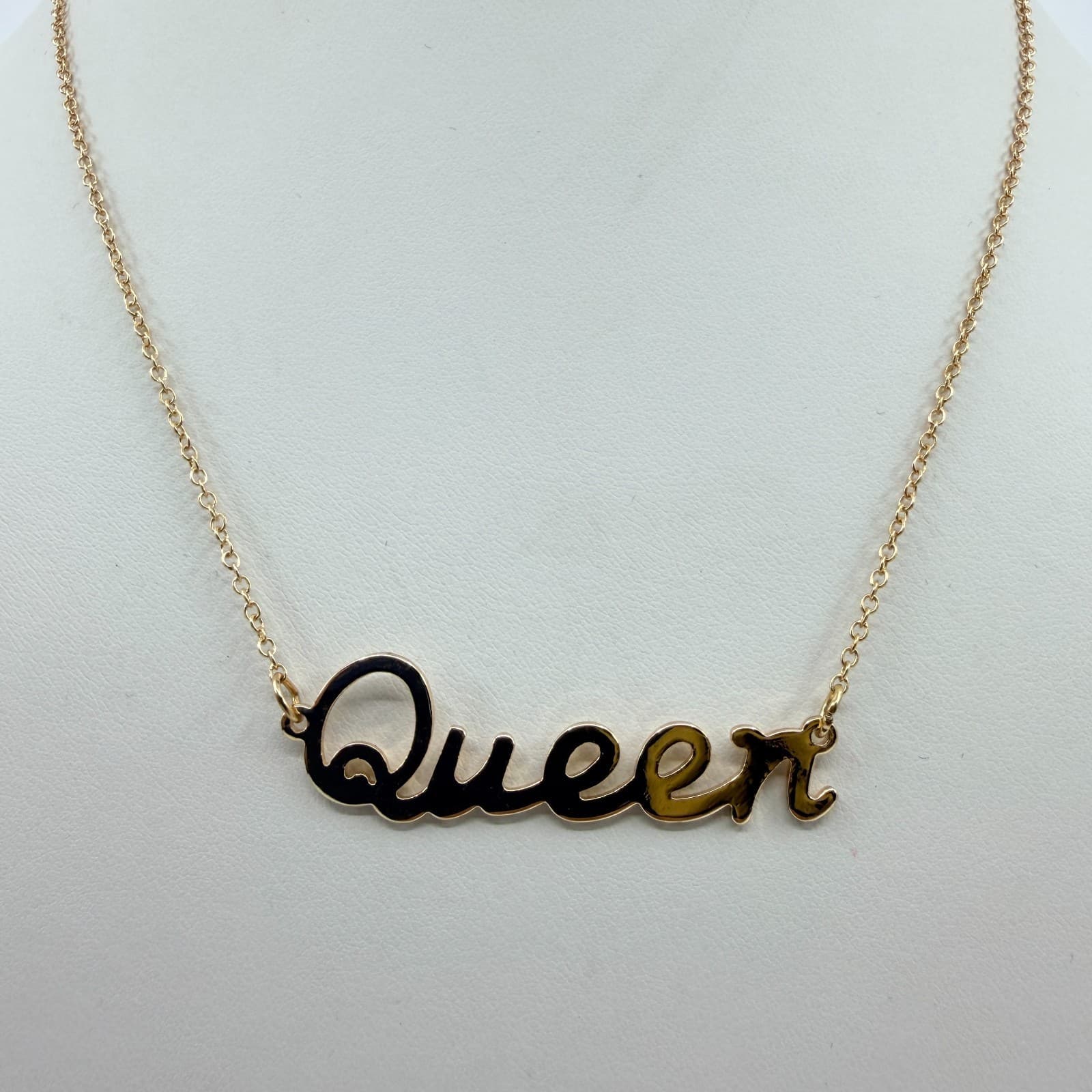 Vintage Gold Tone Queen Nameplate Necklace Script Pendant Delicate Dainty Y2K - Thumbnail 2