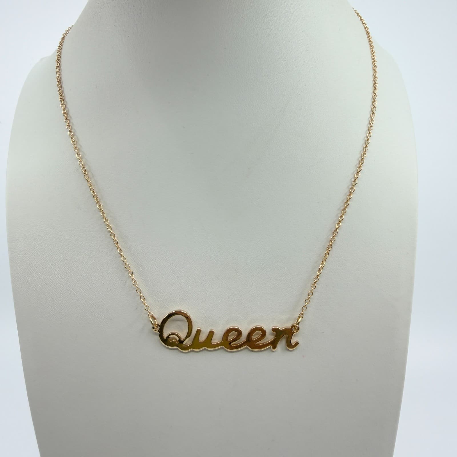 Vintage Gold Tone Queen Nameplate Necklace Script Pendant Delicate Dainty Y2K - Thumbnail 7