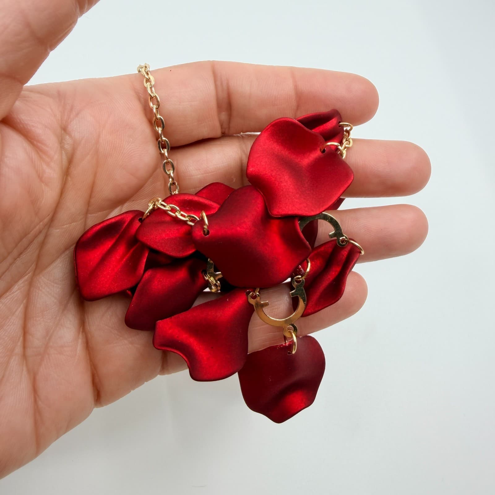 VTG Gold Tone Red Rose Petal Necklace Floral Cluster Matte Statement Bib Boho - Thumbnail 9