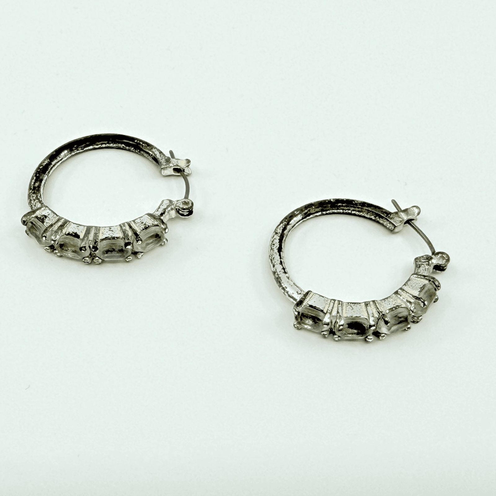 Vintage Silver Tone Hoop Earrings Clear Stone Accent Prong Set Hinged Huggie Y2K - Thumbnail 2