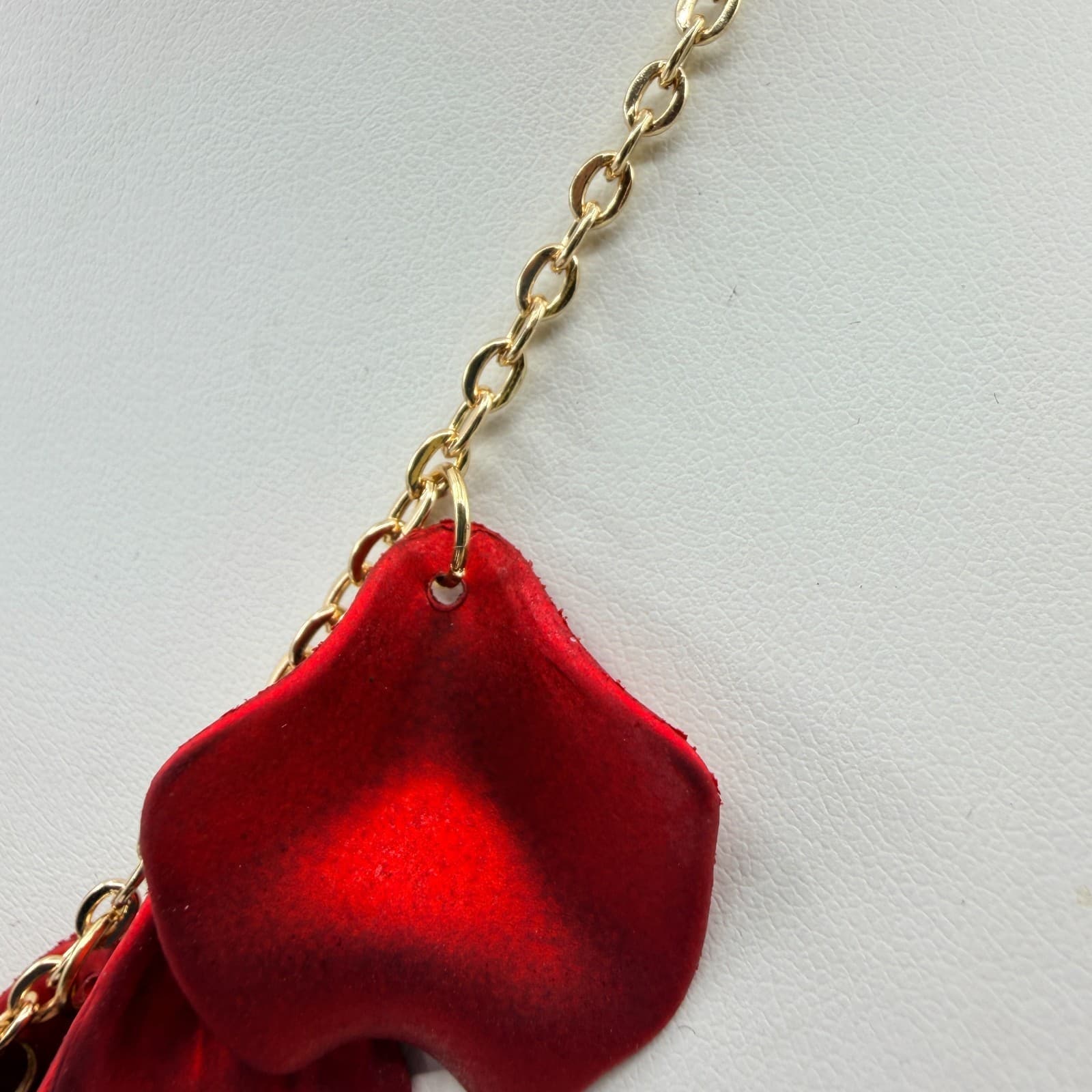 VTG Gold Tone Red Rose Petal Necklace Floral Cluster Matte Statement Bib Boho - Thumbnail 7