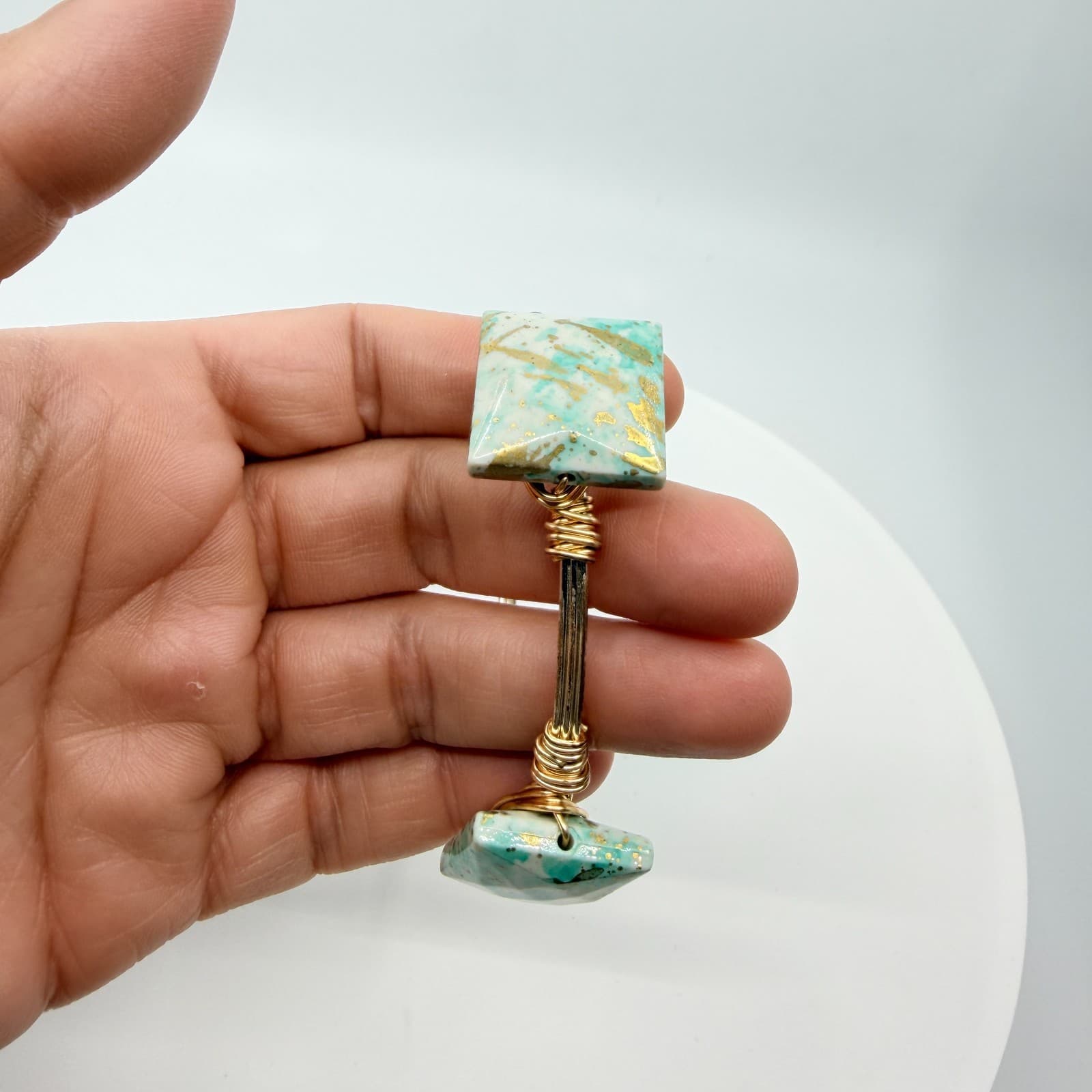 Vintage Wire Wrapped Turquoise Gold Tone Flake Faux Stone Square Bangle Bracelet - Thumbnail 7