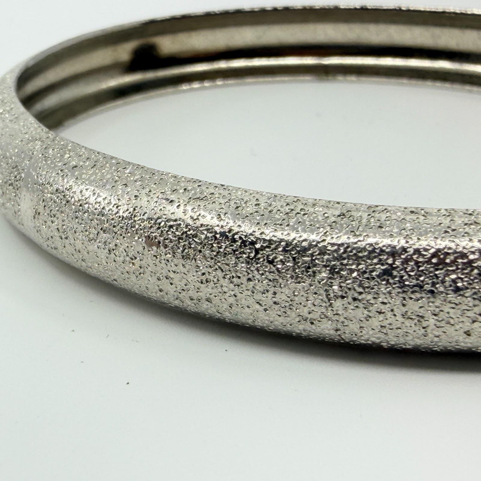 Vintage Y2K Silver Tone Stardust Glitter Textured Bangle Bracelet Stackable - Thumbnail 3