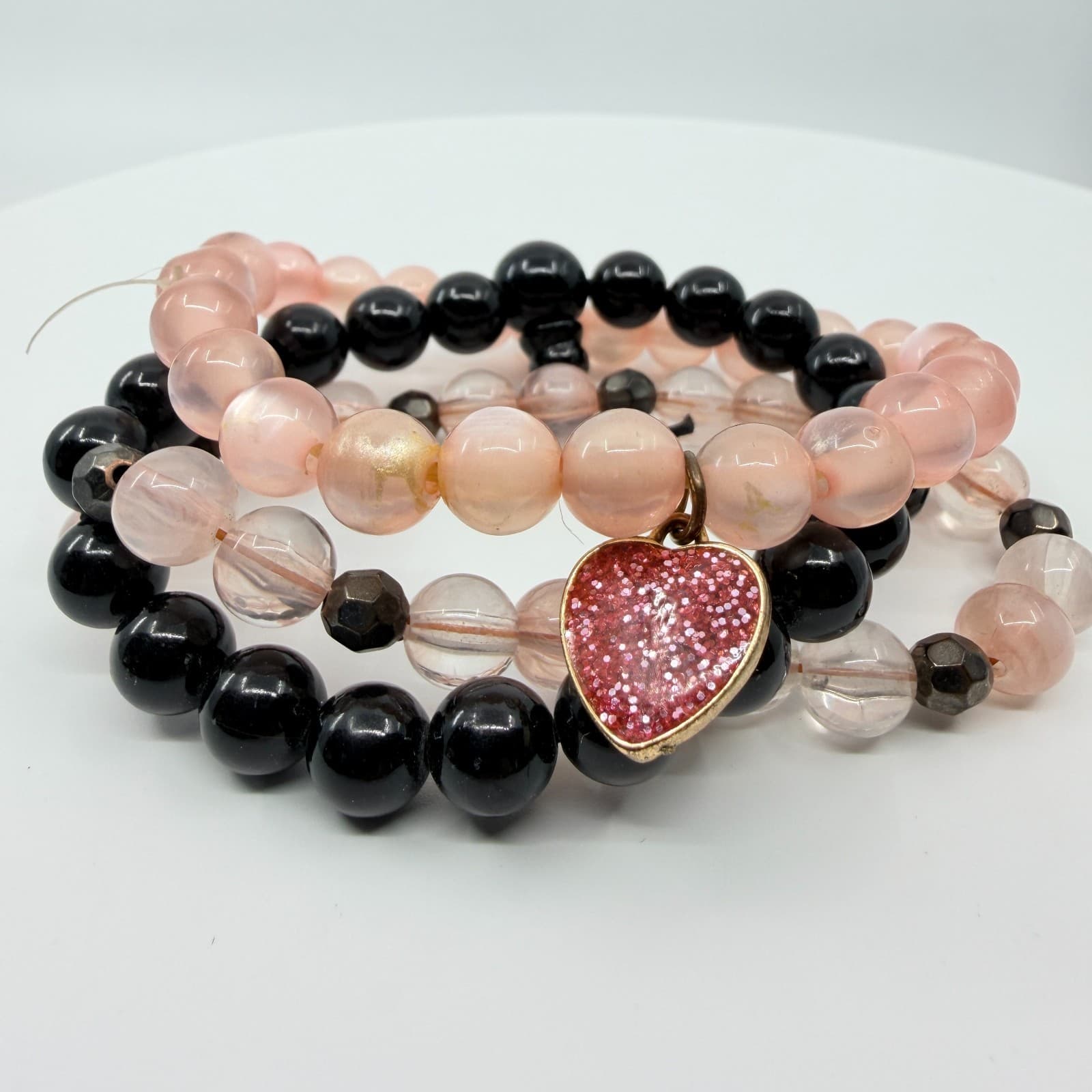 VTG Y2K Pastel Pink Black Beaded Stretch Bracelets Set of 3 Glitter Heart Charm - Thumbnail 2