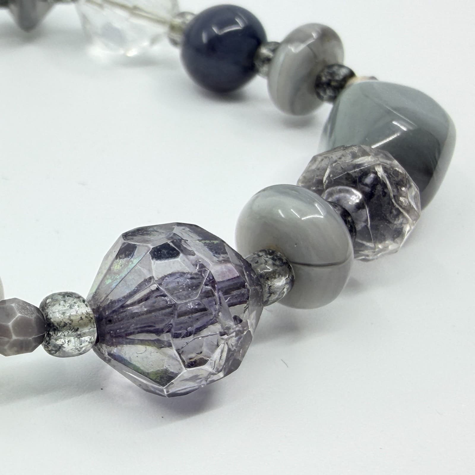 Vintage Y2K Chunky Gray Beaded Stretch Bracelet Clear Faceted Glass Iridescent - Thumbnail 3