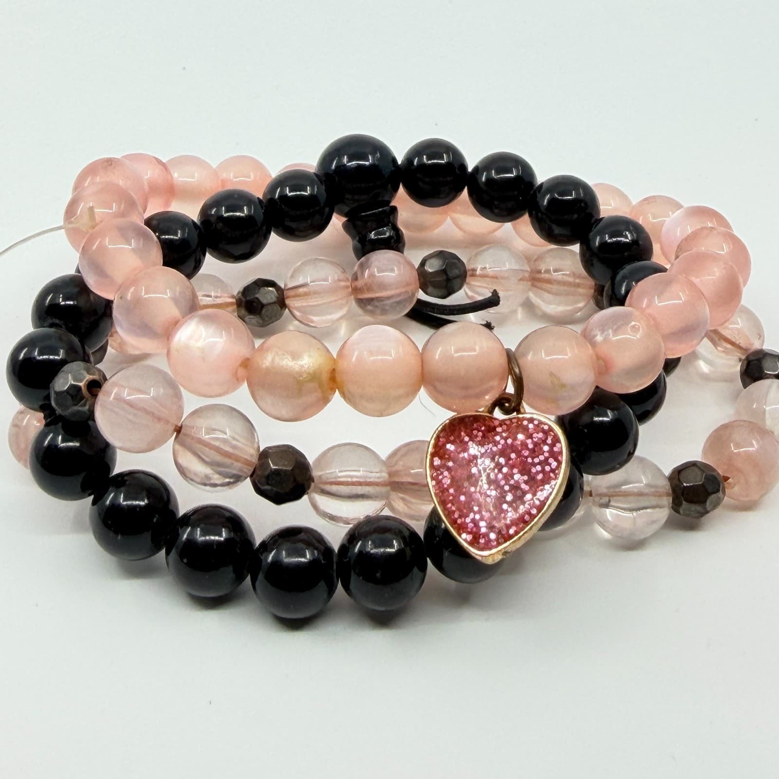VTG Y2K Pastel Pink Black Beaded Stretch Bracelets Set of 3 Glitter Heart Charm - Thumbnail 4