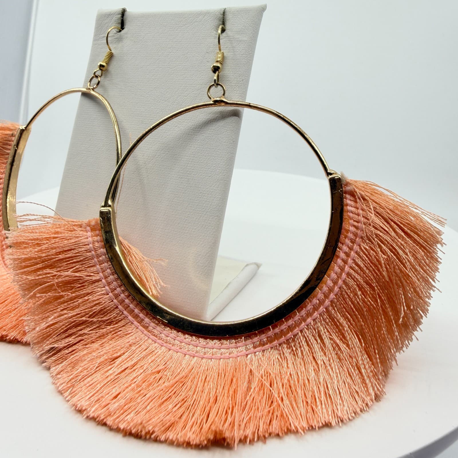 VTG Peach Coral Tassel Hoop Earrings Gold Tone Fringe Statement Big Over-Sized - Thumbnail 3