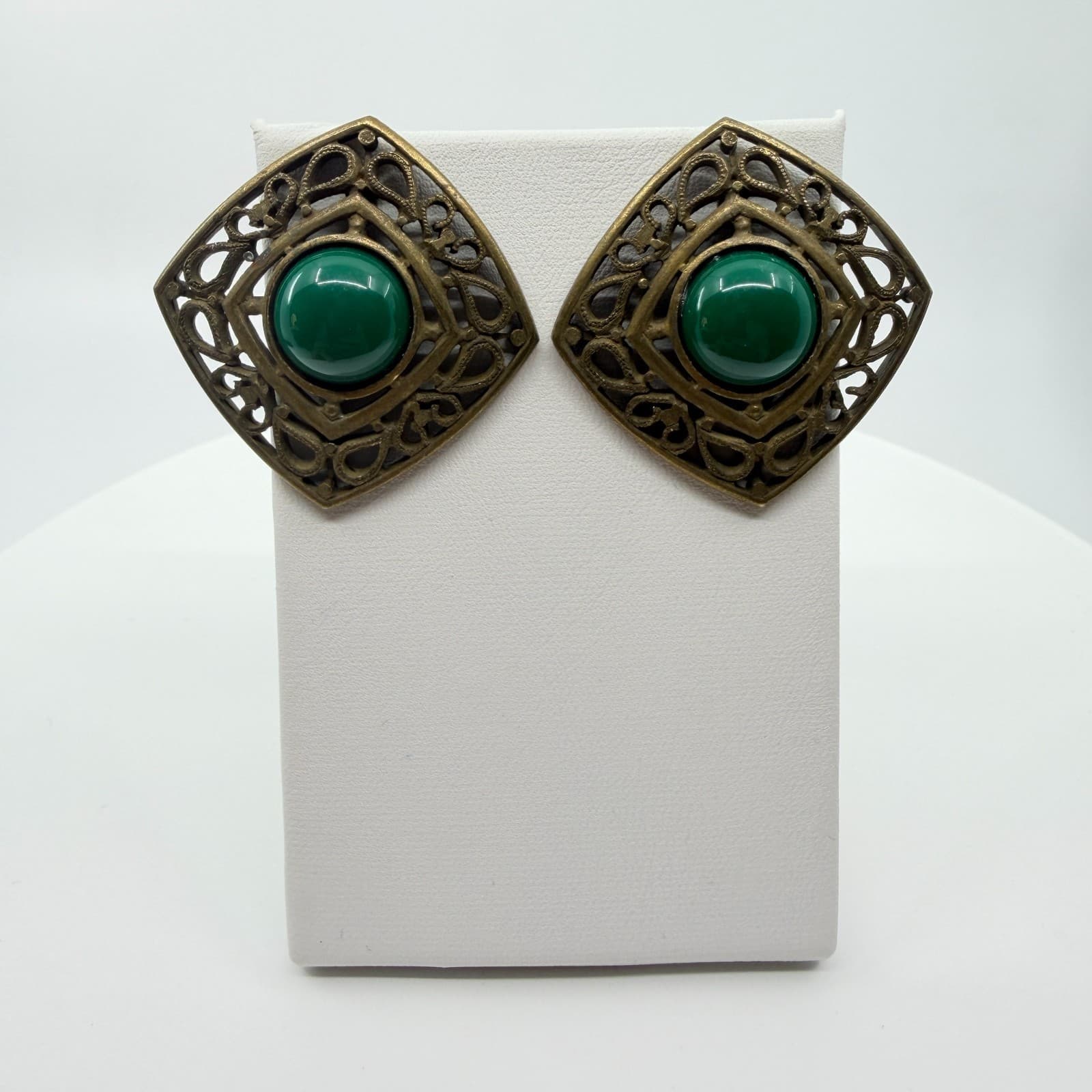 VTG Antique Bronze Tone Green Faux Jade Cabochon Square Filigree Clip On Earring - Thumbnail 4
