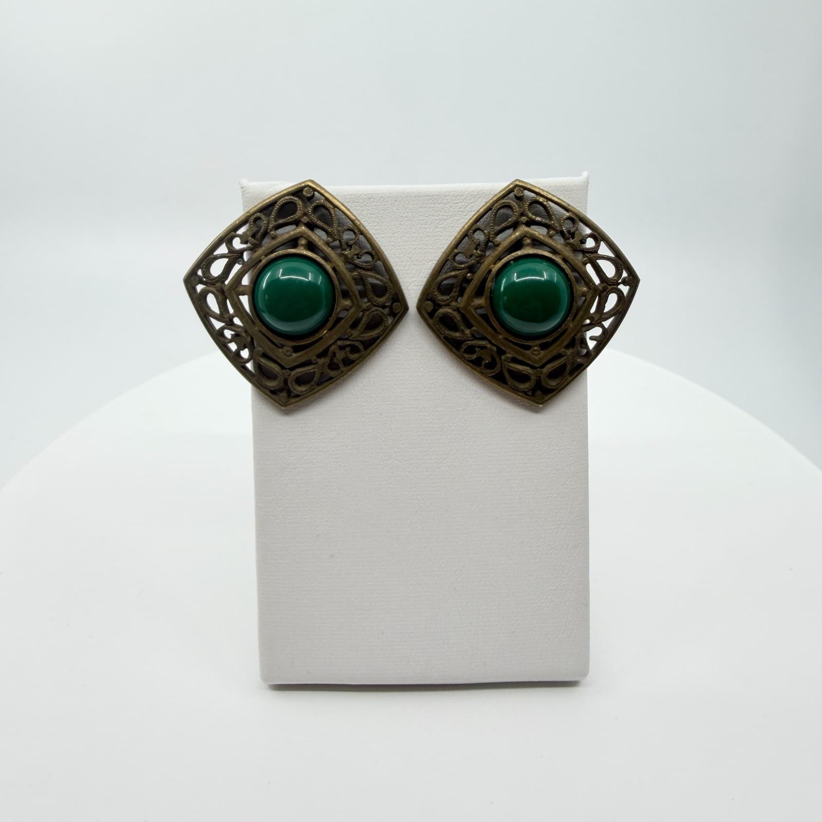 VTG Antique Bronze Tone Green Faux Jade Cabochon Square Filigree Clip On Earring - Thumbnail 5