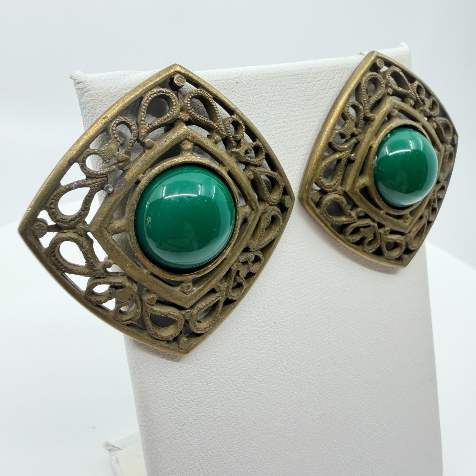 VTG Antique Bronze Tone Green Faux Jade Cabochon Square Filigree Clip On Earring - Thumbnail 6