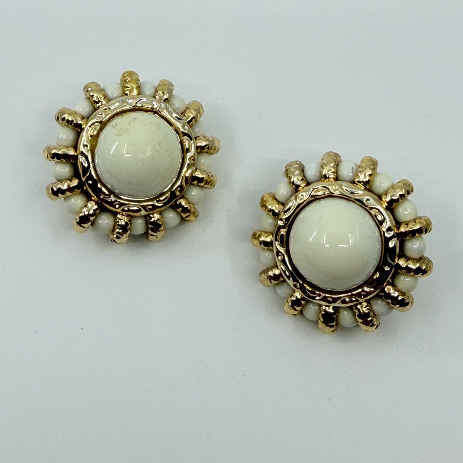 Vintage 1980s Gold Tone Cream Milk Glass Cabochon Statement Clip On Earrings - Thumbnail 6