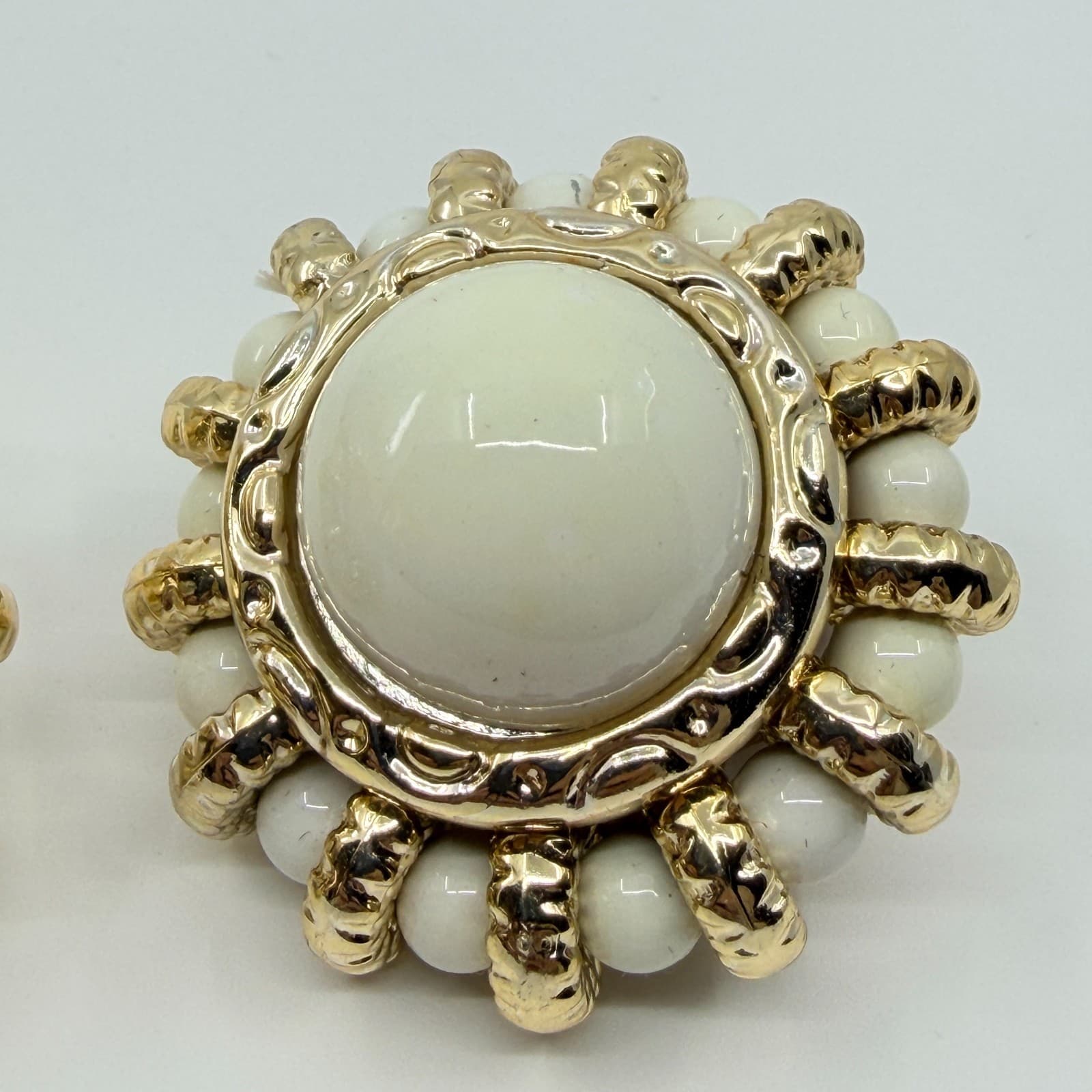 Vintage 1980s Gold Tone Cream Milk Glass Cabochon Statement Clip On Earrings - Thumbnail 4