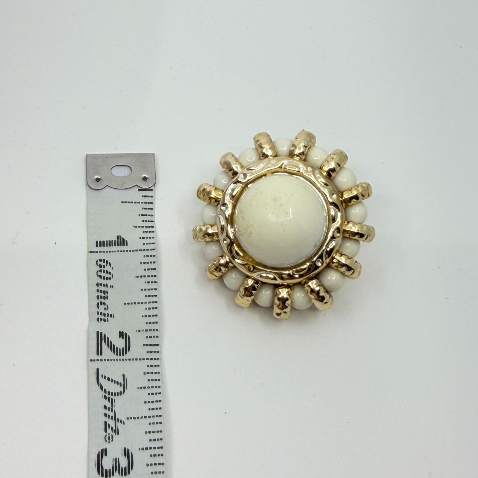 Vintage 1980s Gold Tone Cream Milk Glass Cabochon Statement Clip On Earrings - Thumbnail 7