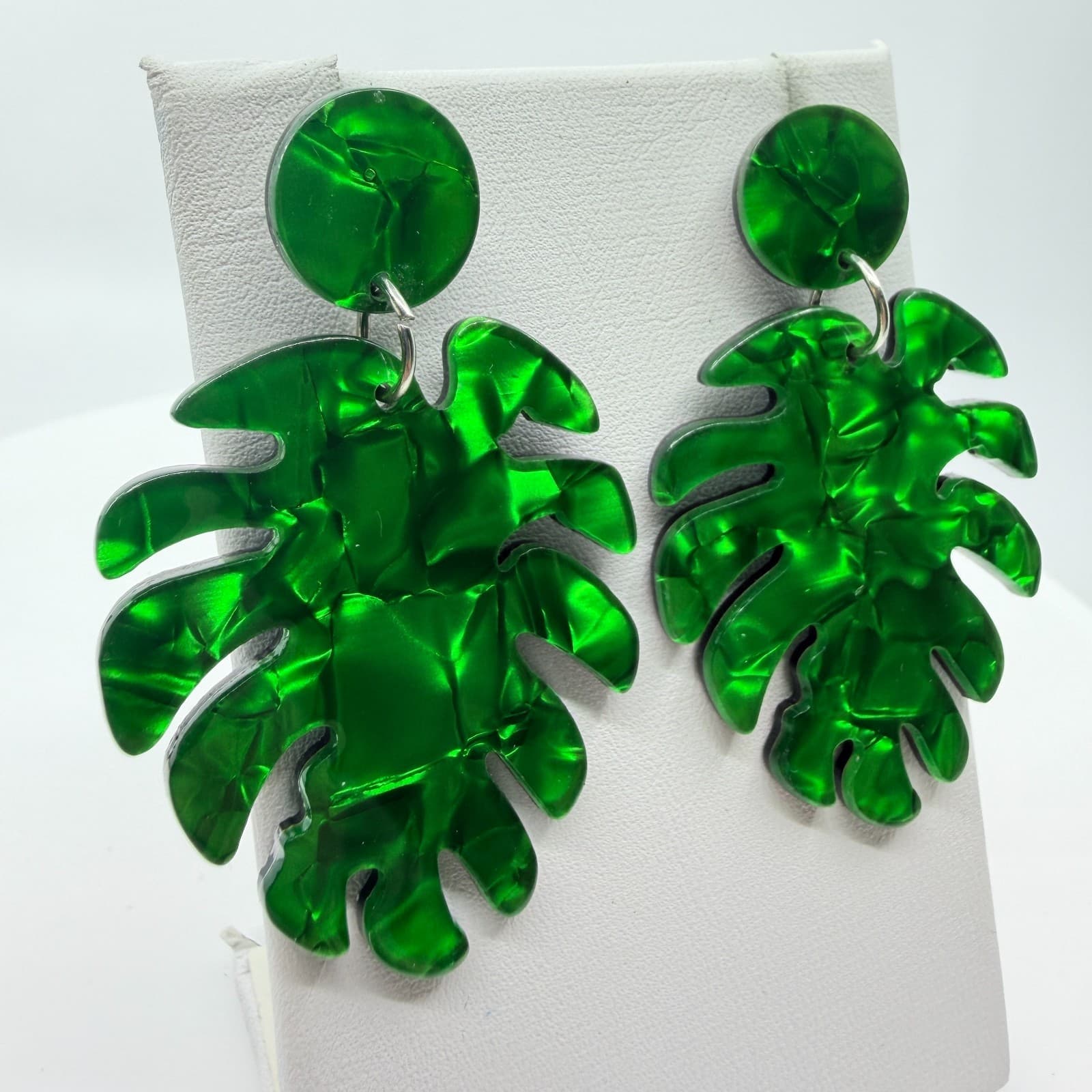 VTG Green Acrylic Monstera Leaf Drop Earrings Retro Tropical Statement Dangle - Thumbnail 2