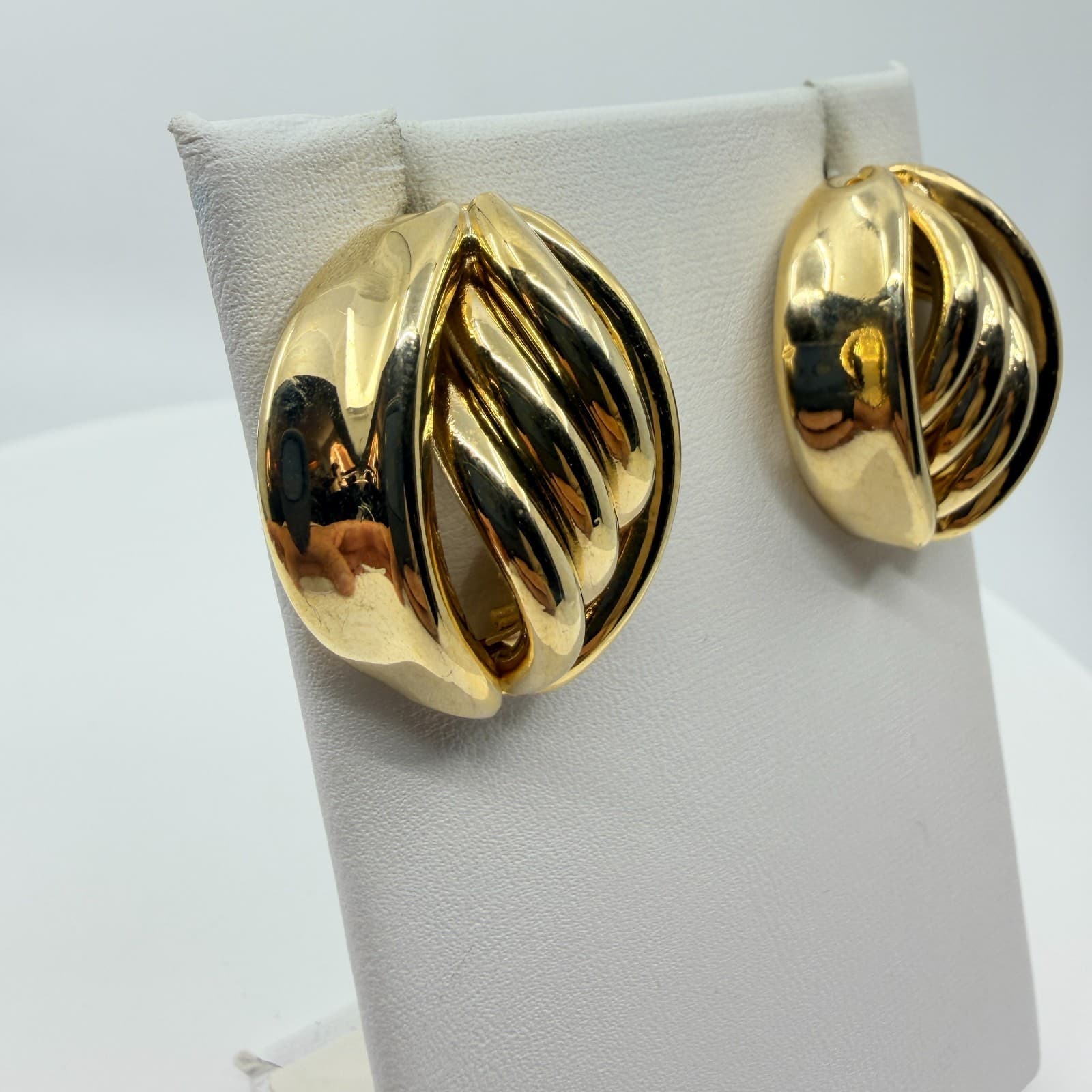 Vintage Retro Gold Tone Chunky Twisted Ribbon Swirl Oval Statement Post Earrings - Thumbnail 2