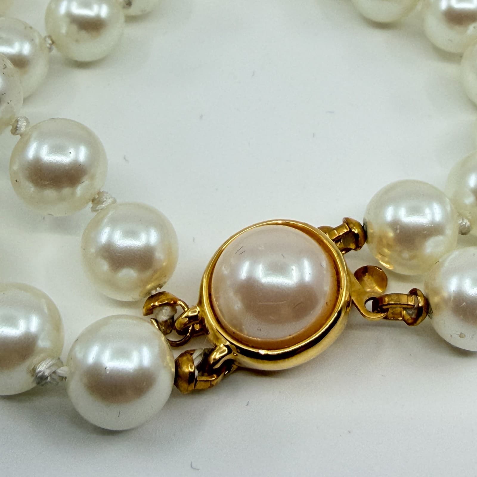 Vintage Double Strand White Faux Pearl Bracelet Gold Tone Statement Clasp Y2K - Thumbnail 6