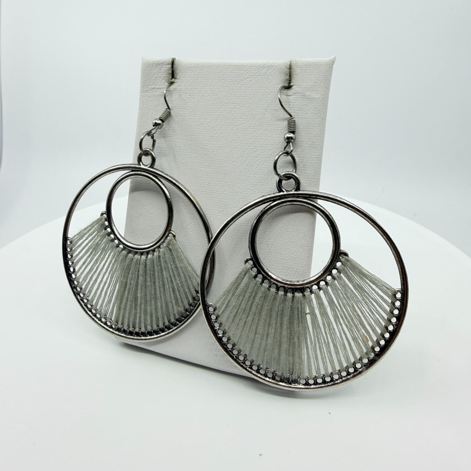 Vintage Boho Silver Tone Cream Thread Wrapped Concentric Circle Hoop Earrings - Thumbnail 4