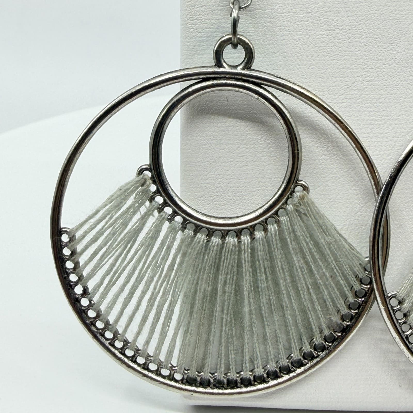 Vintage Boho Silver Tone Cream Thread Wrapped Concentric Circle Hoop Earrings - Thumbnail 6